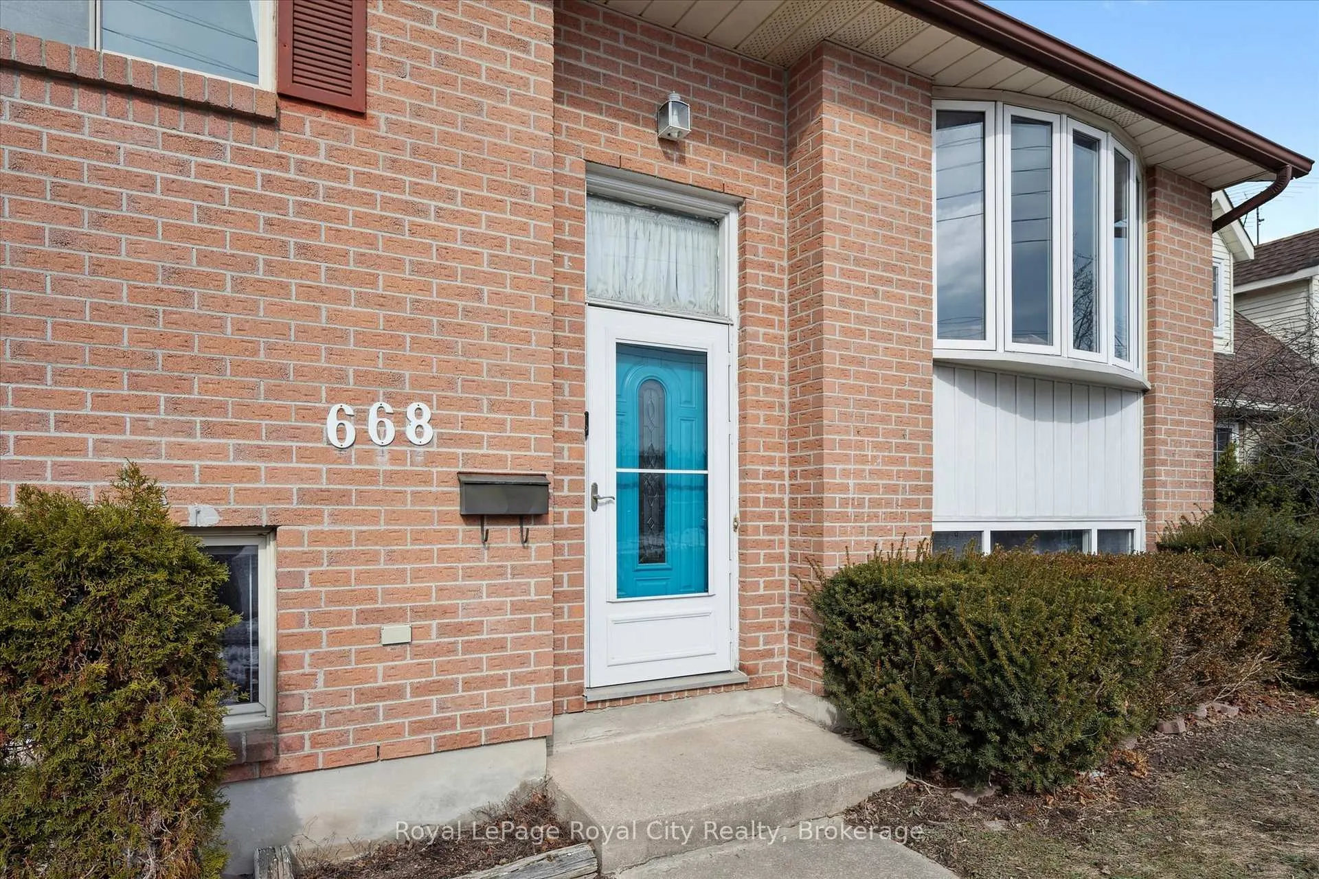 Photo 38 of 668 Edinburgh Road S, Guelph, Kortright West — HOMEH