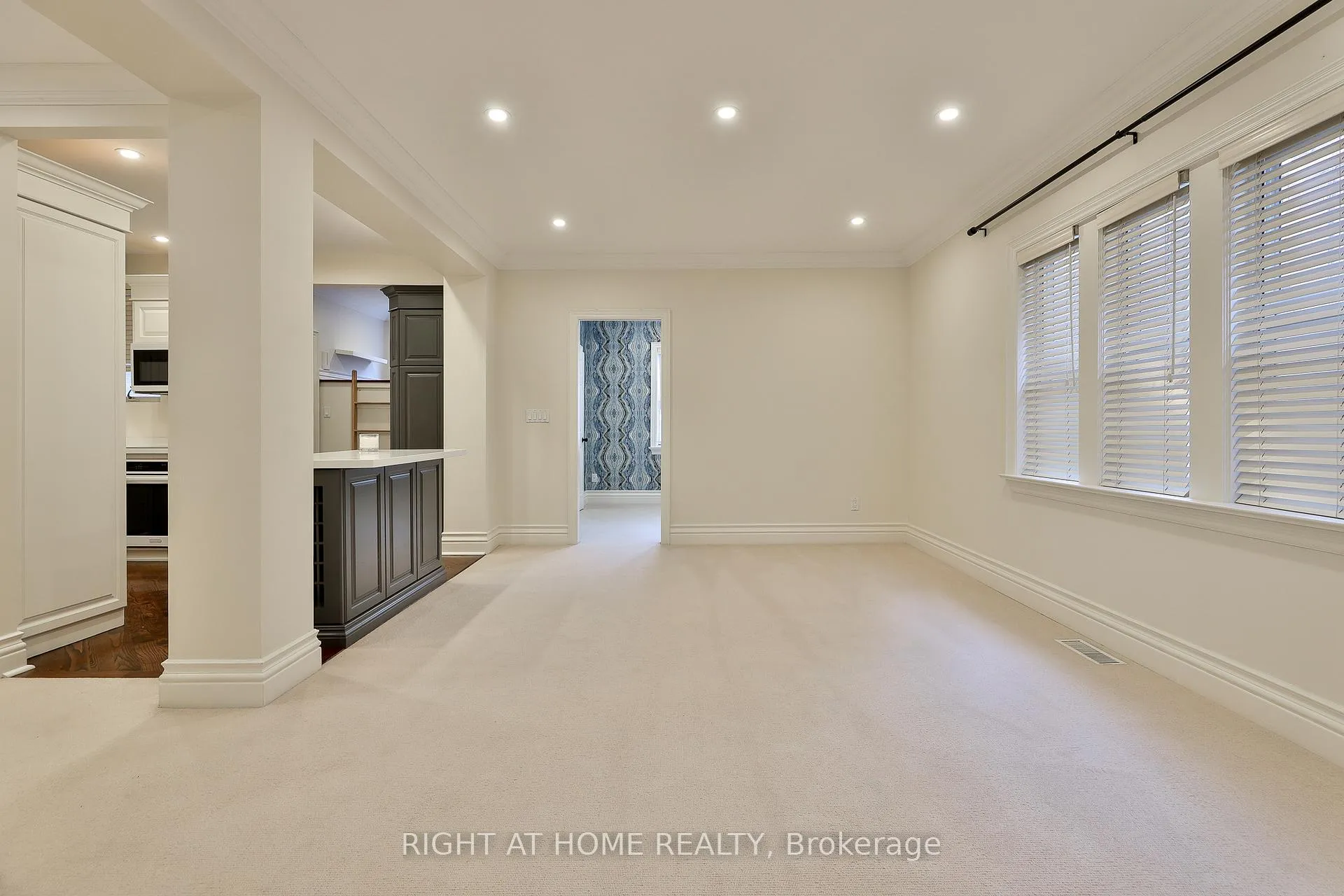 Photo 4 of Unit Main, 119 Chaplin Crescent, Toronto, Yonge-Eglinton — HOMEH