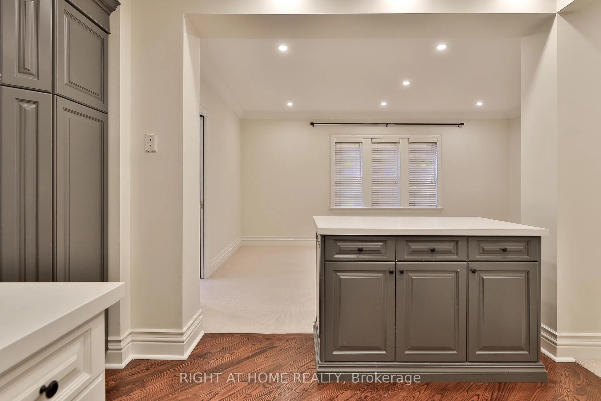 Photo 8 of Unit Main, 119 Chaplin Crescent, Toronto, Yonge-Eglinton — HOMEH