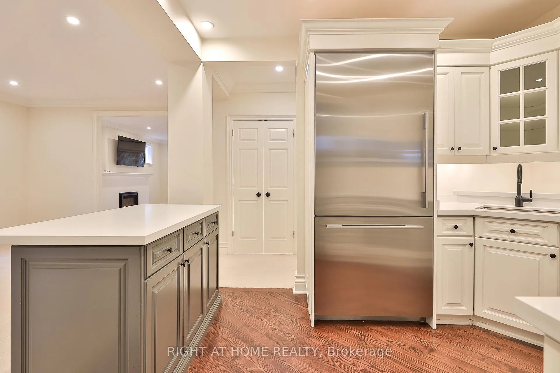 Photo 9 of Unit Main, 119 Chaplin Crescent, Toronto, Yonge-Eglinton — HOMEH