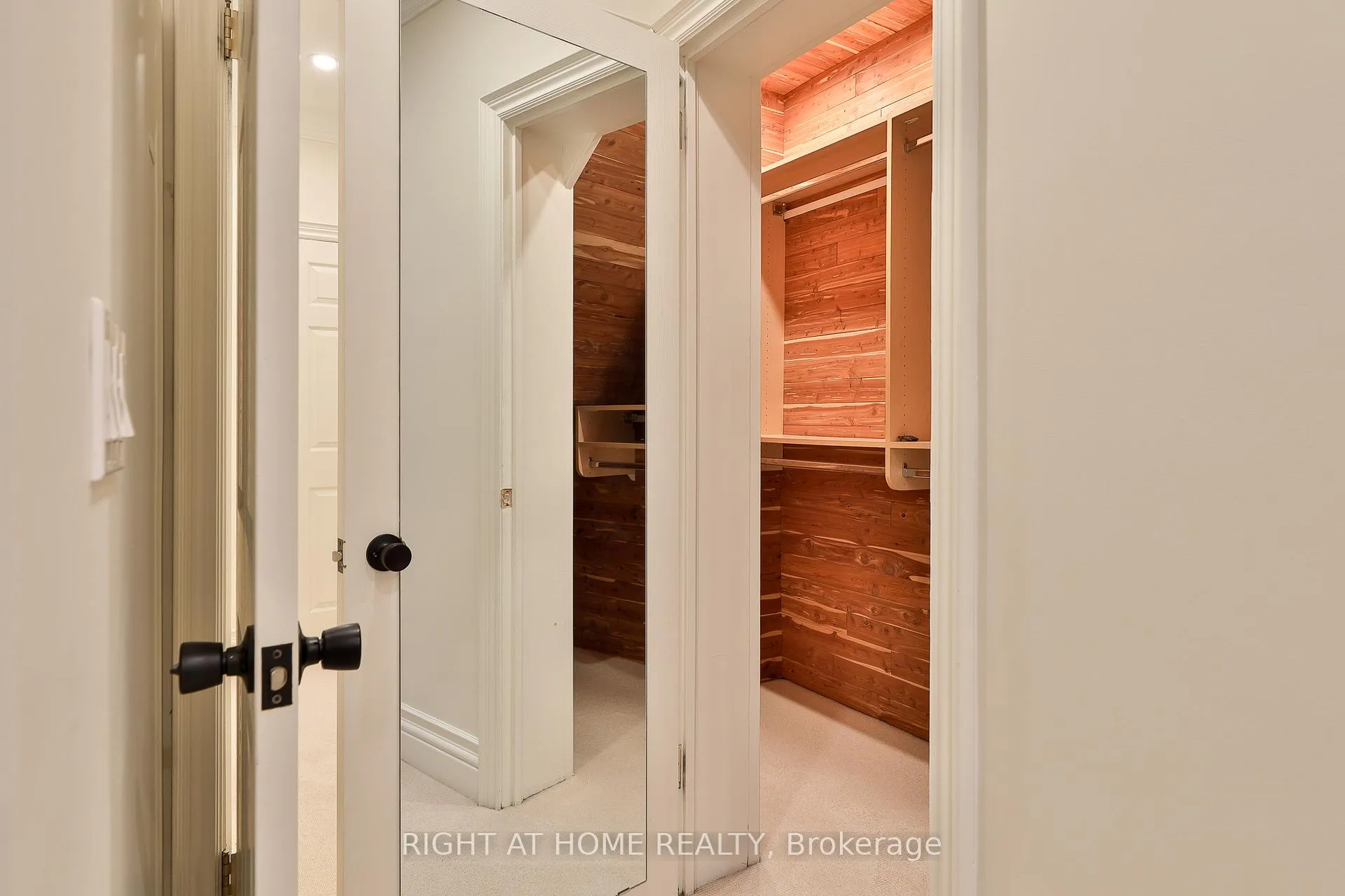 Photo 12 of Unit Main, 119 Chaplin Crescent, Toronto, Yonge-Eglinton — HOMEH