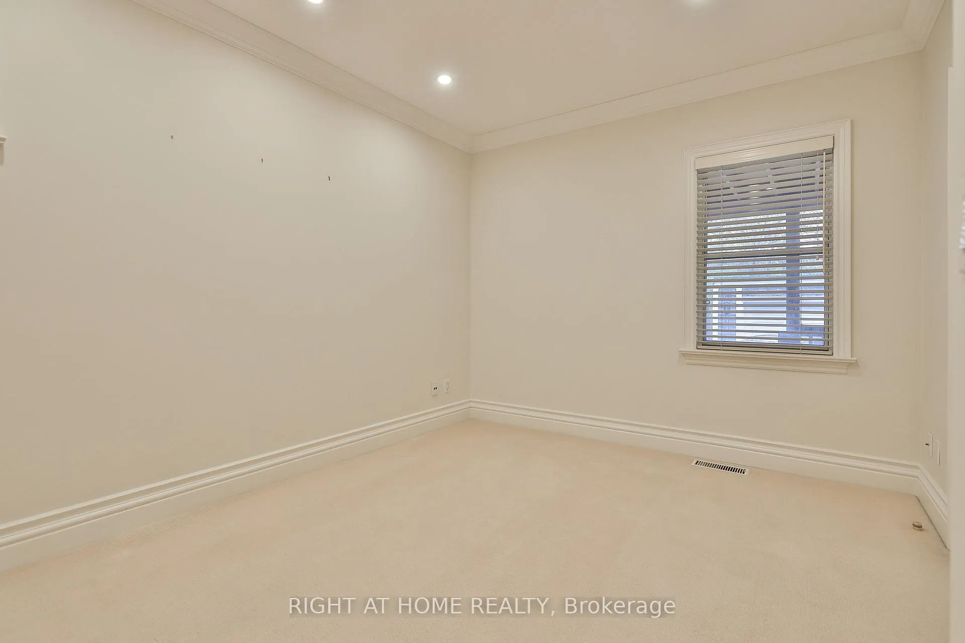 Photo 13 of Unit Main, 119 Chaplin Crescent, Toronto, Yonge-Eglinton — HOMEH