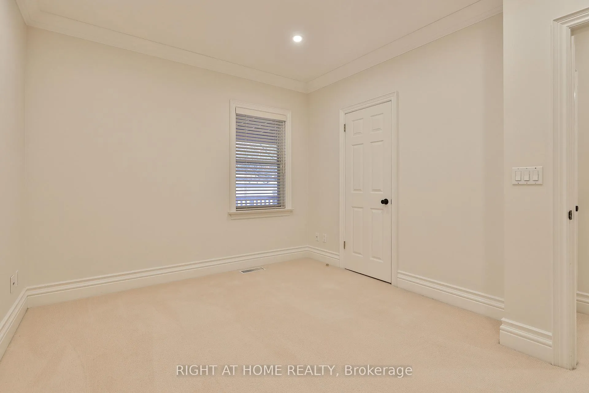 Photo 14 of Unit Main, 119 Chaplin Crescent, Toronto, Yonge-Eglinton — HOMEH