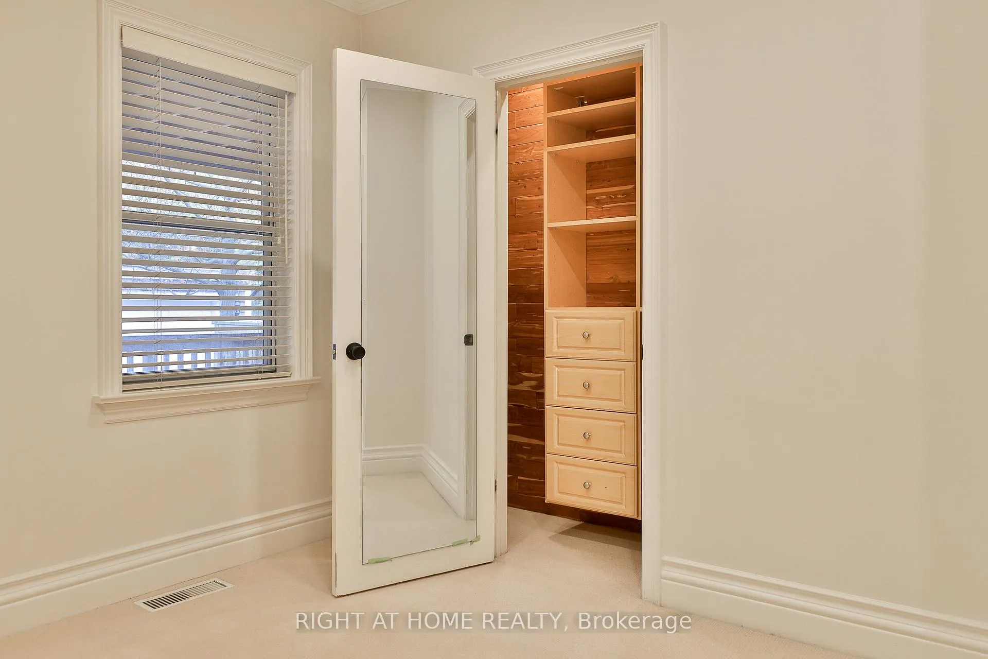 Photo 15 of Unit Main, 119 Chaplin Crescent, Toronto, Yonge-Eglinton — HOMEH