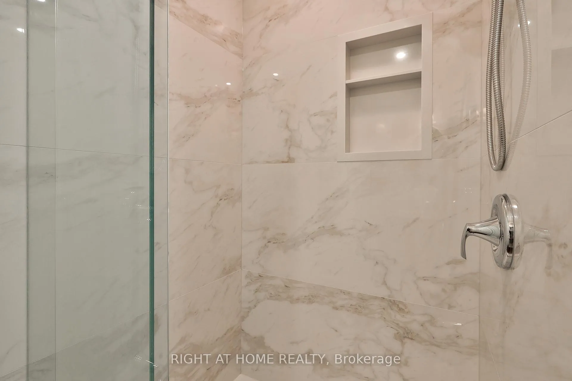 Photo 18 of Unit Main, 119 Chaplin Crescent, Toronto, Yonge-Eglinton — HOMEH