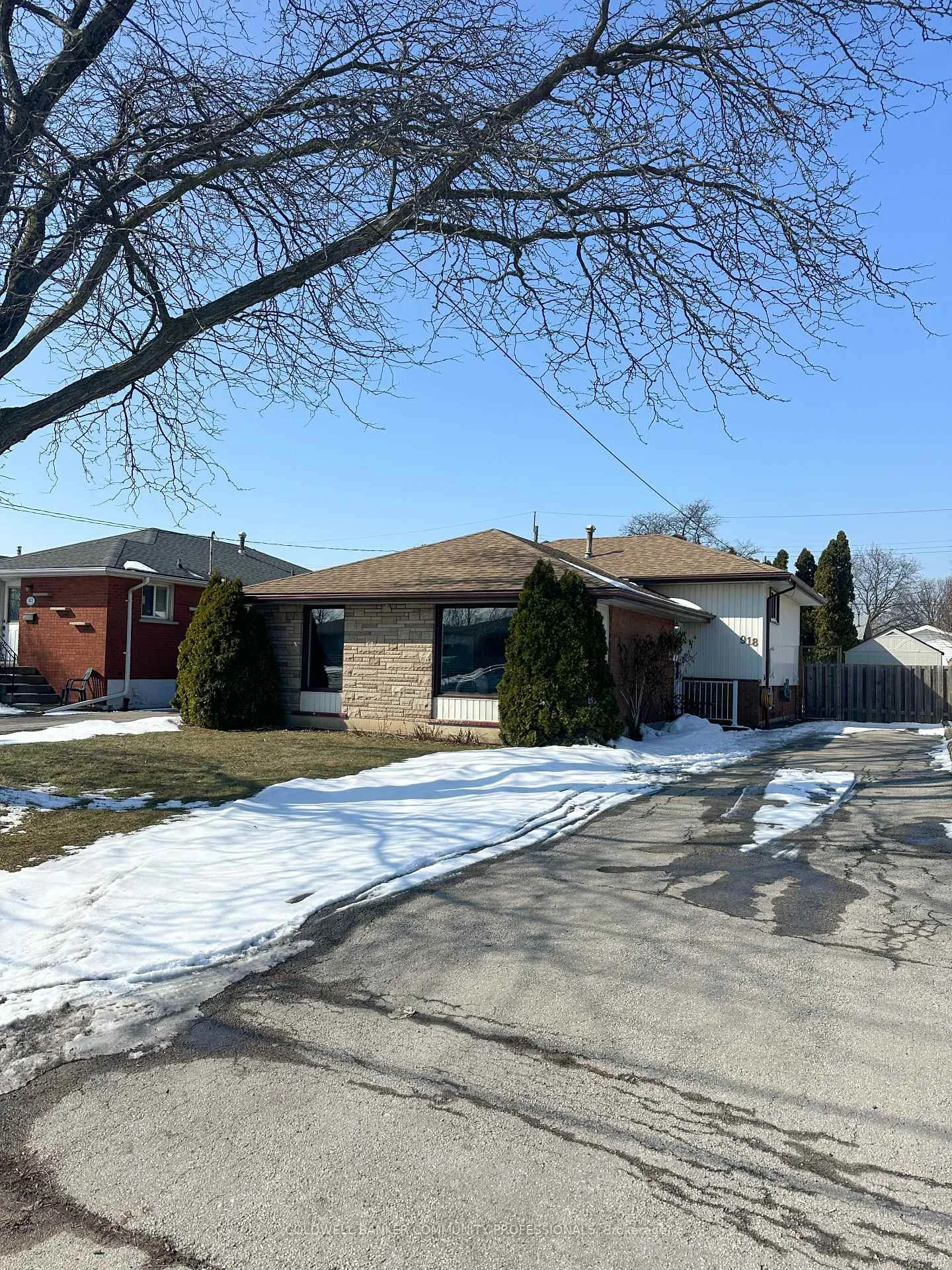 Photo 2 of 918 Upper Ottawa Street, Hamilton, Berrisfield — HOMEH