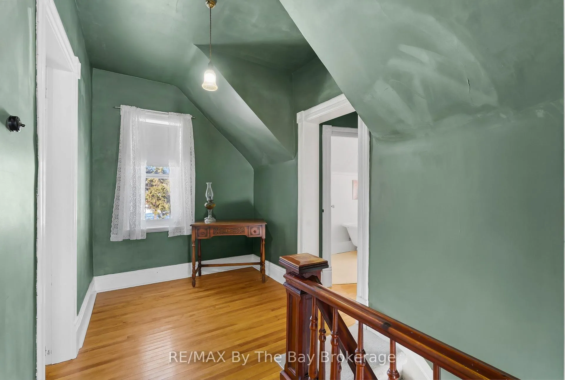 Photo 23 of 10 Wellington Street E, Clearview, Creemore — HOMEH