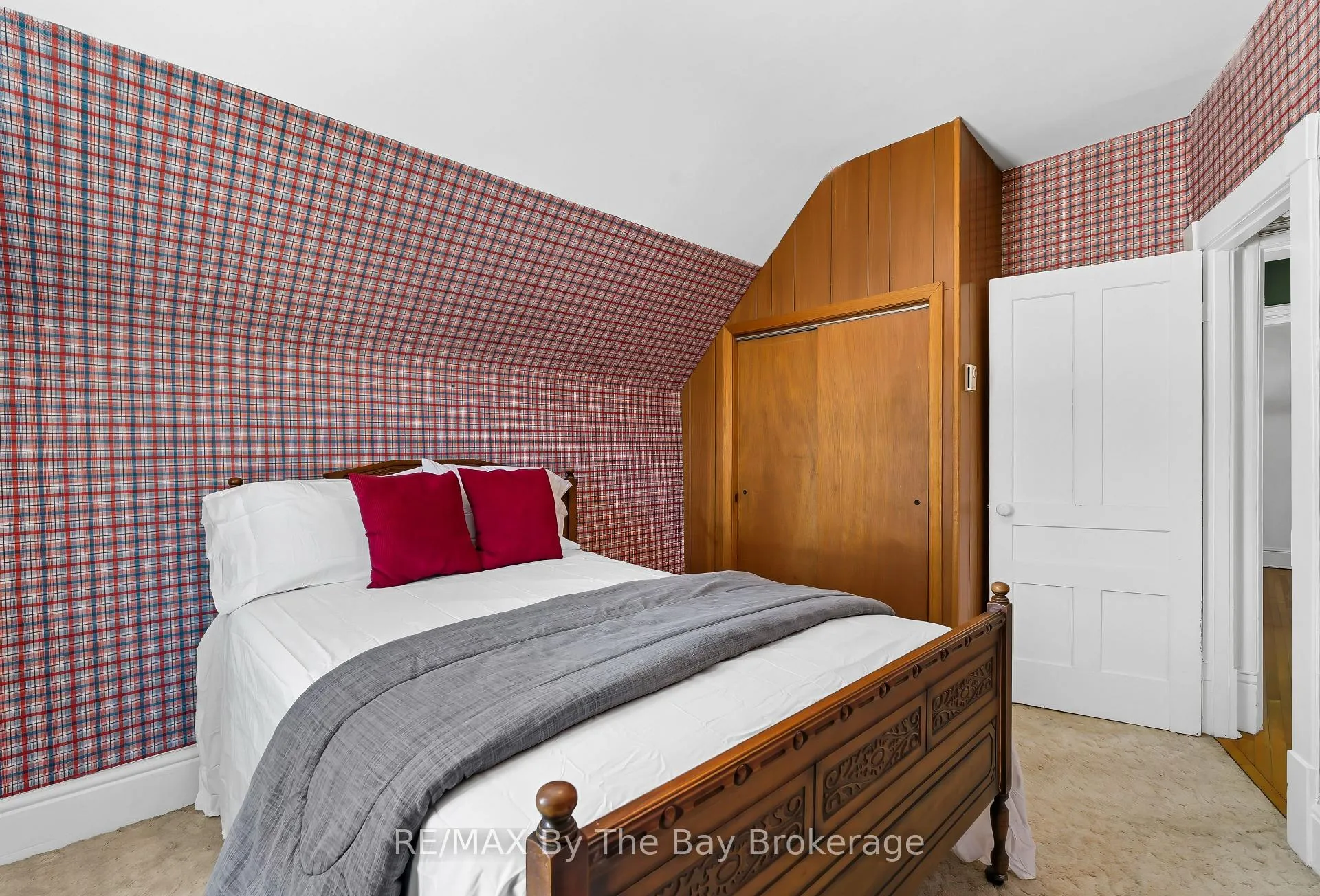 Photo 26 of 10 Wellington Street E, Clearview, Creemore — HOMEH