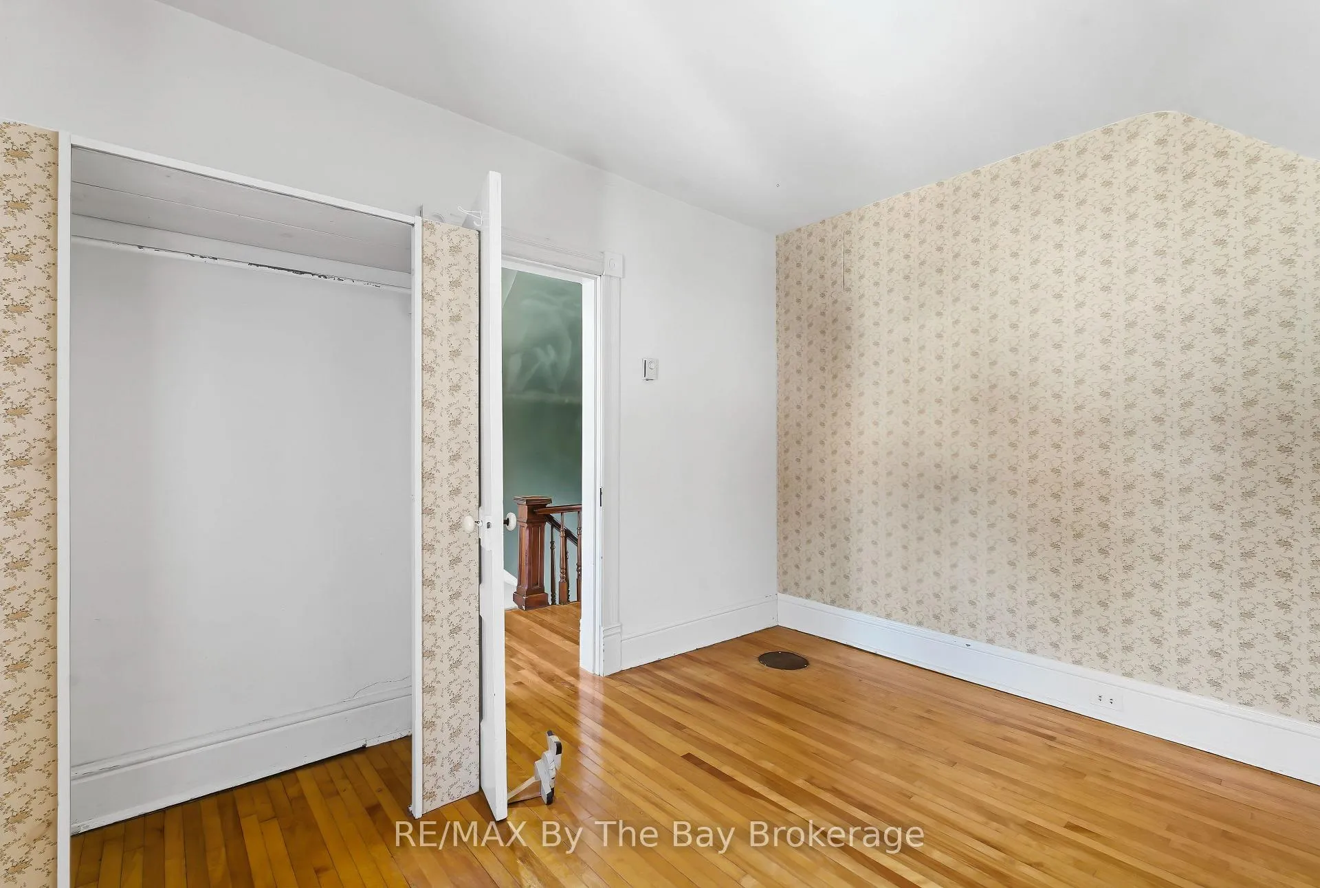 Photo 31 of 10 Wellington Street E, Clearview, Creemore — HOMEH