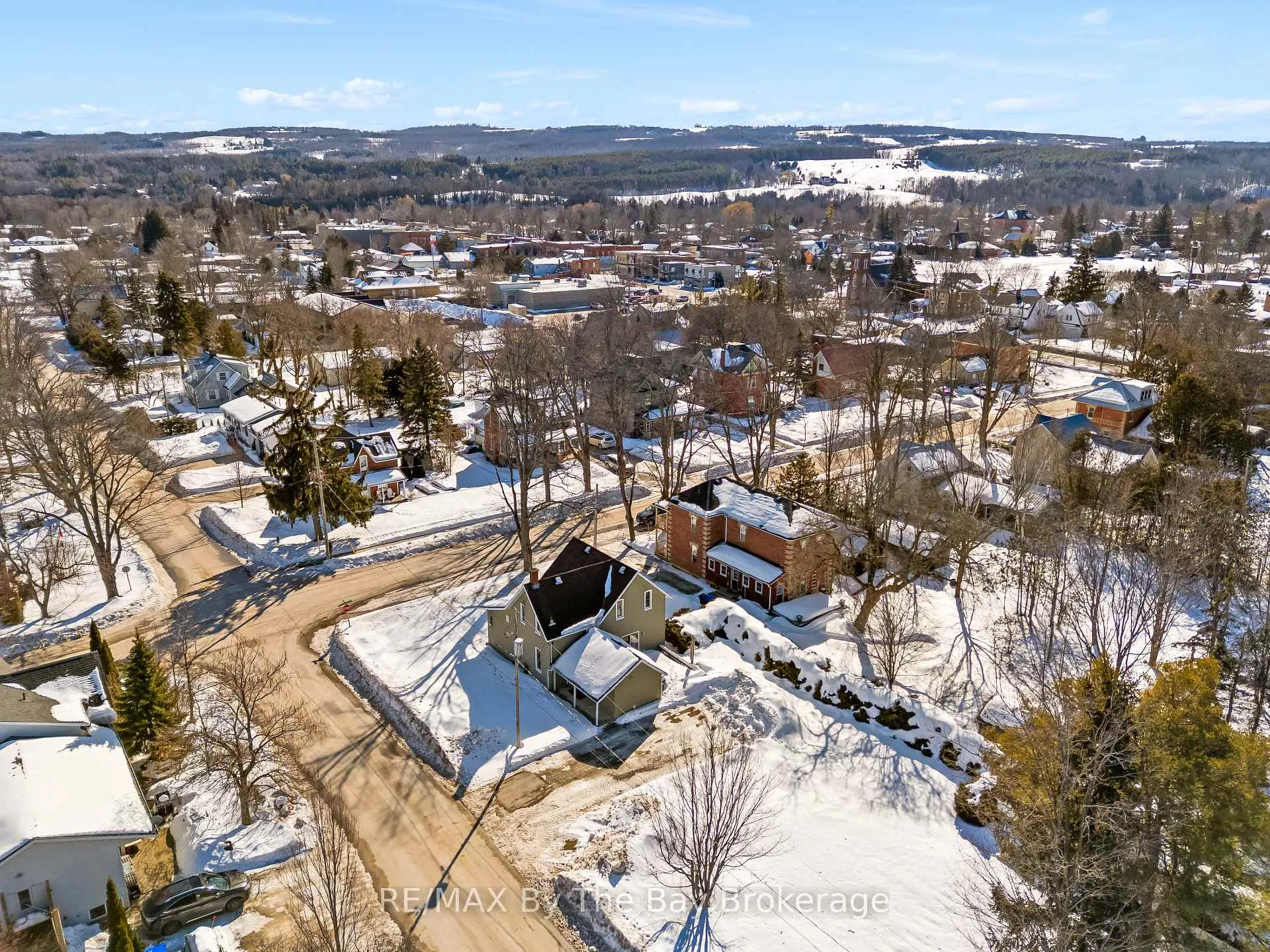 Photo 37 of 10 Wellington Street E, Clearview, Creemore — HOMEH