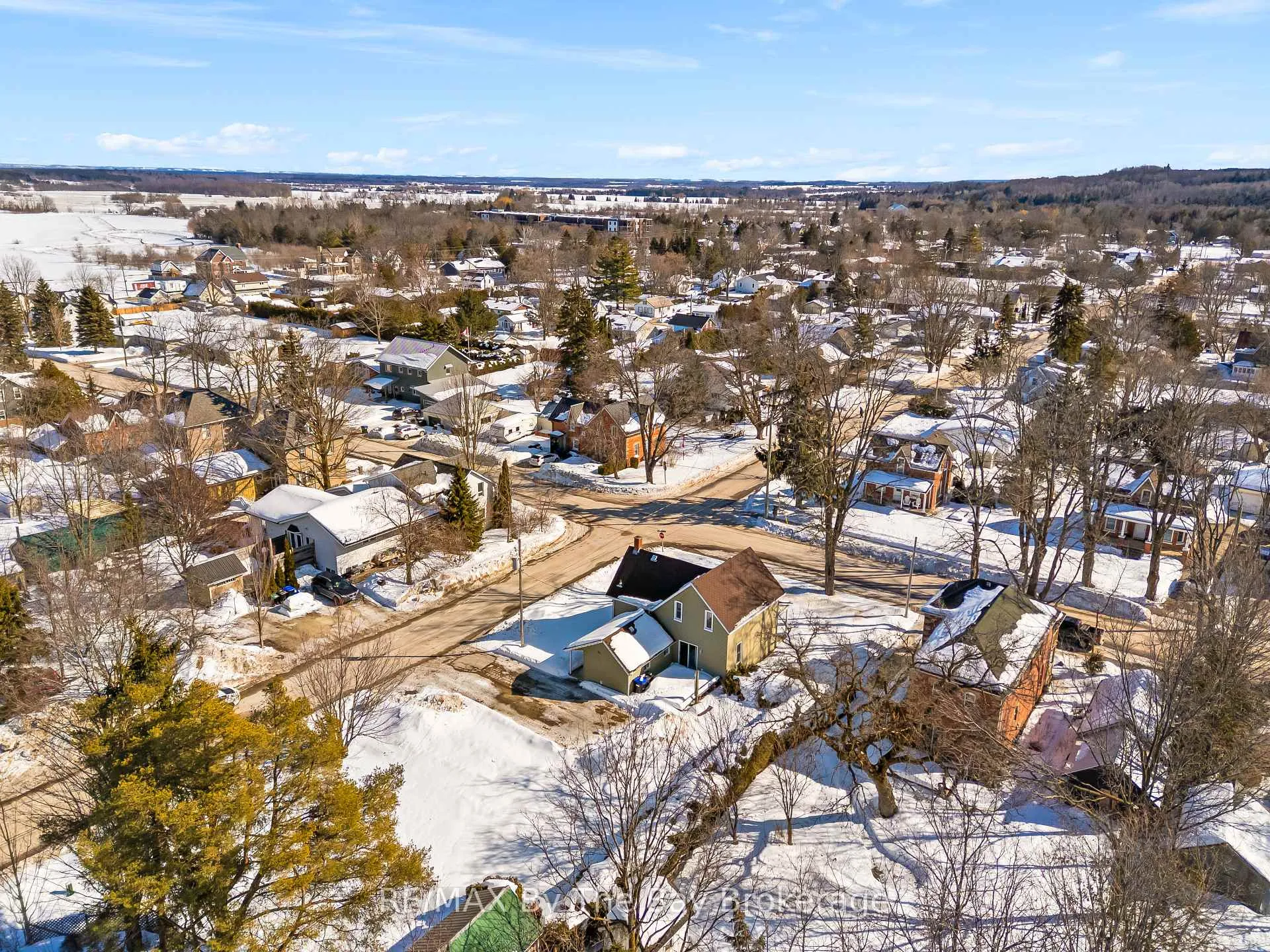 Photo 38 of 10 Wellington Street E, Clearview, Creemore — HOMEH