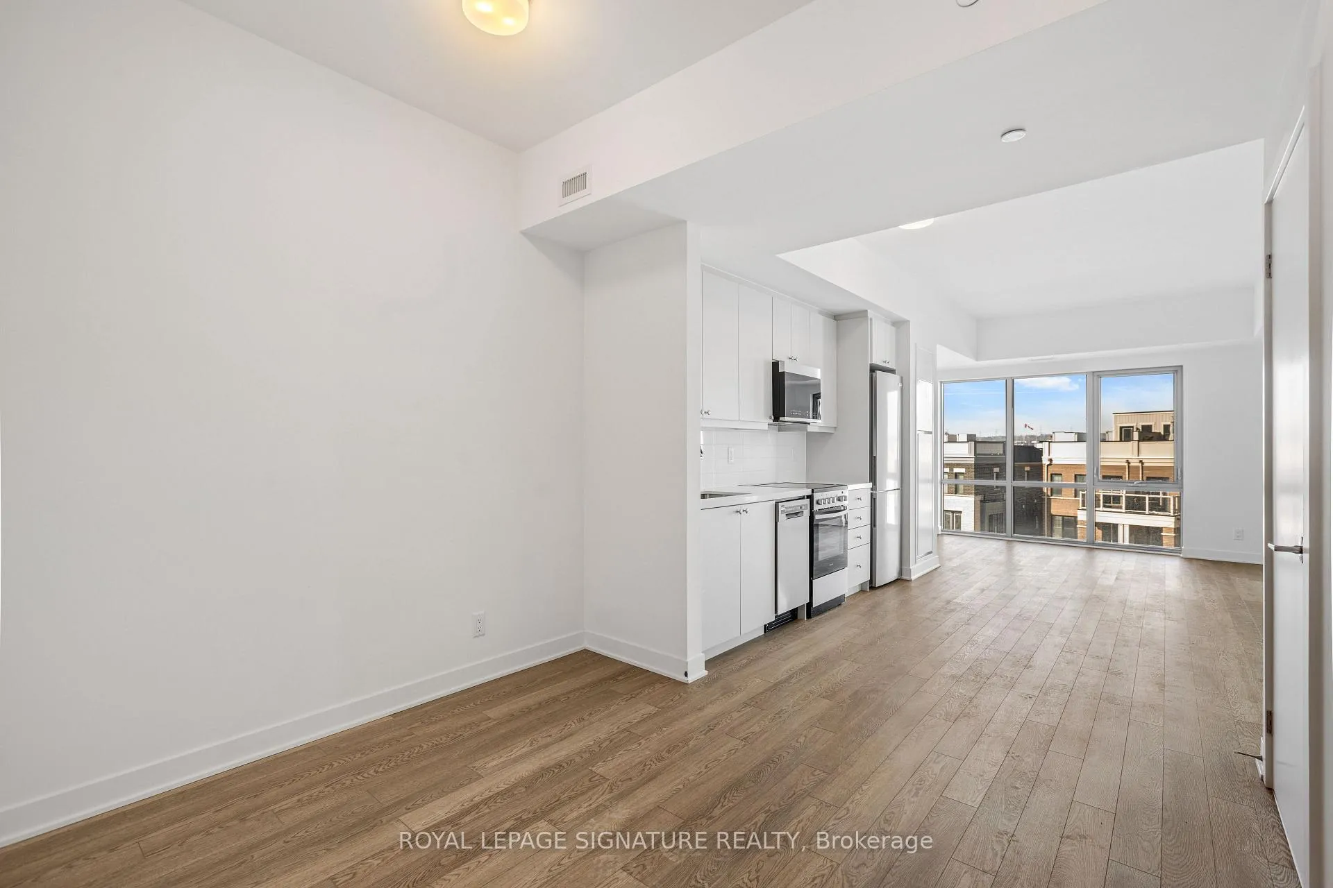 Photo 3 of Unit 416, 51 Clarington Boulevard, Clarington, Bowmanville — HOMEH