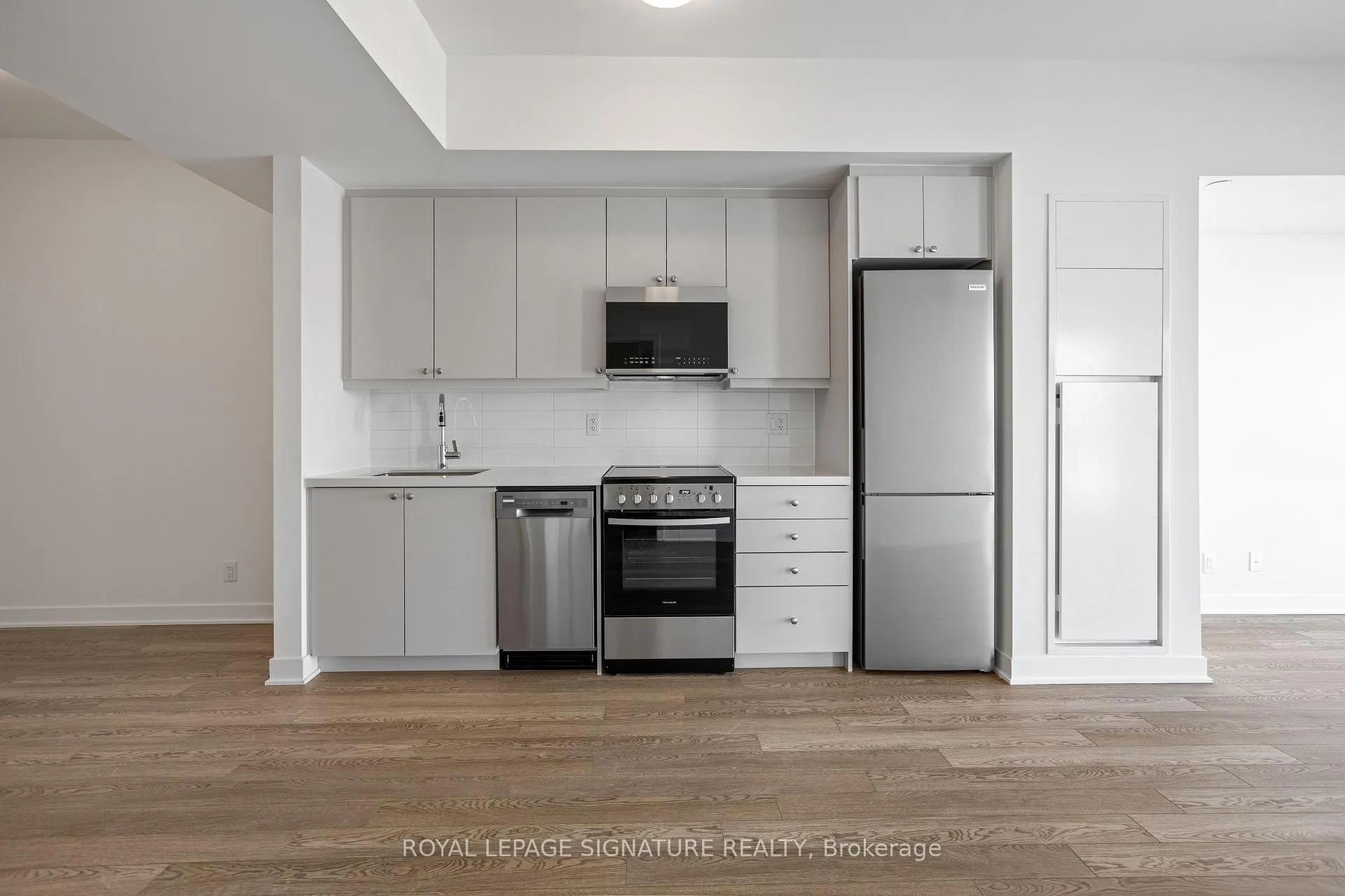Photo 8 of Unit 416, 51 Clarington Boulevard, Clarington, Bowmanville — HOMEH