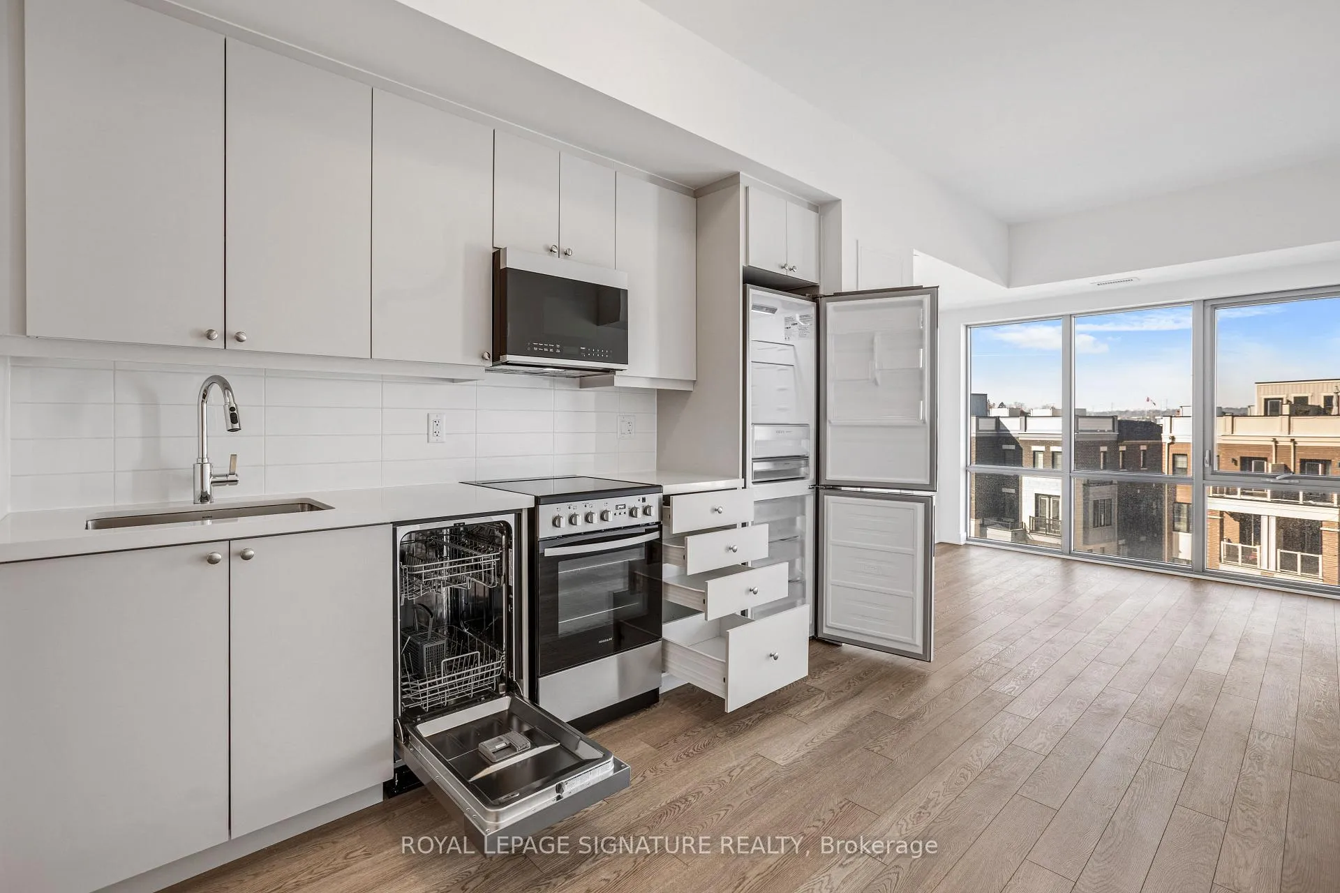 Photo 10 of Unit 416, 51 Clarington Boulevard, Clarington, Bowmanville — HOMEH