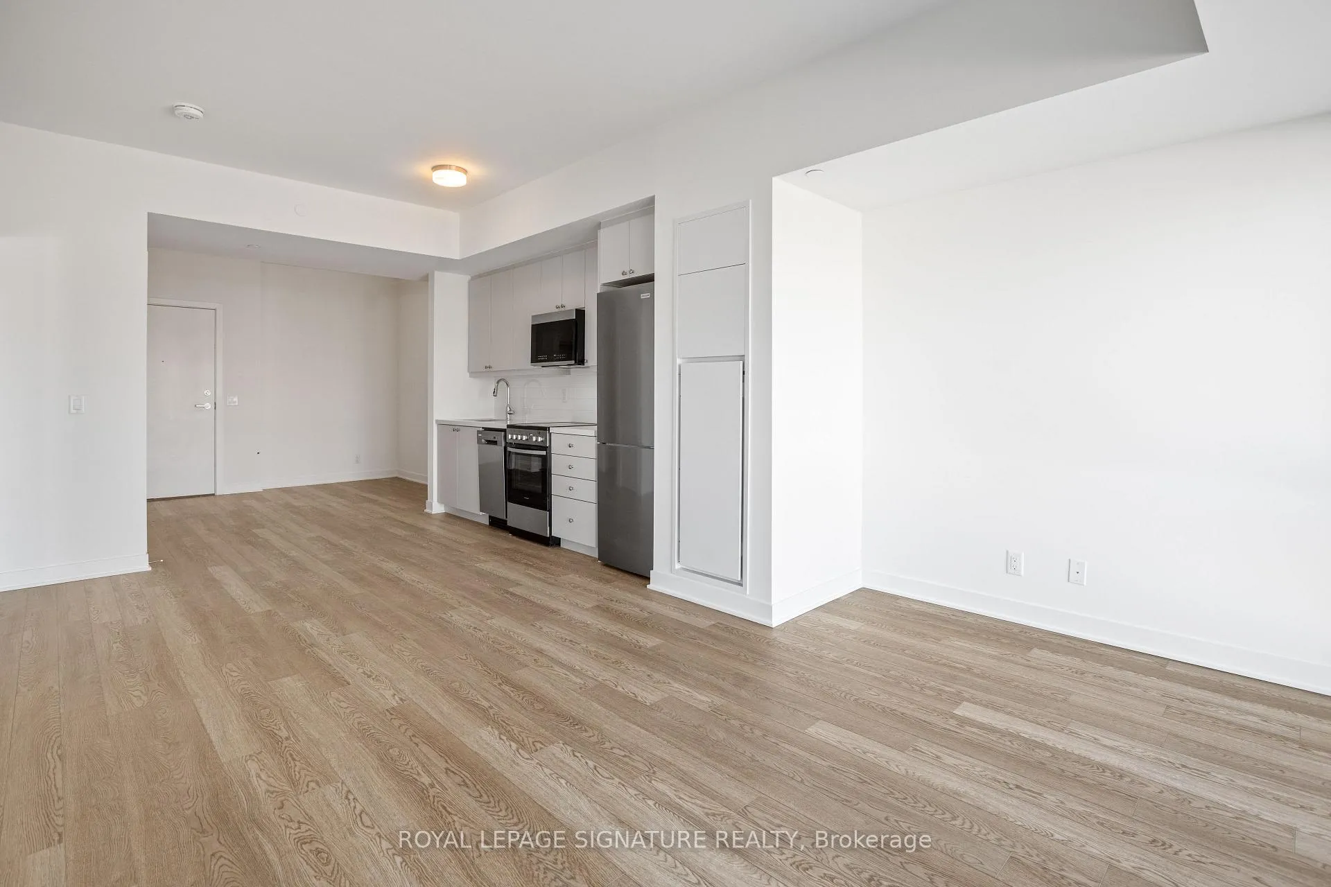 Photo 14 of Unit 416, 51 Clarington Boulevard, Clarington, Bowmanville — HOMEH