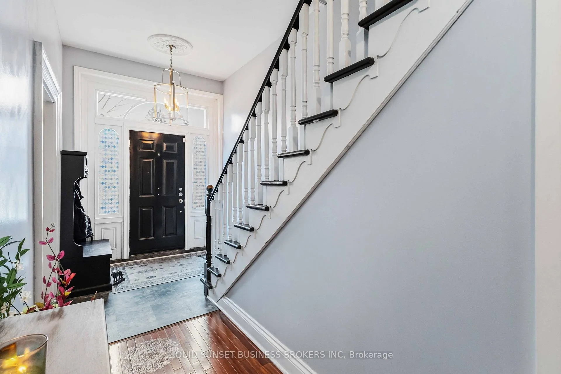Photo 3 of 39 William Street, St. Thomas — HOMEH