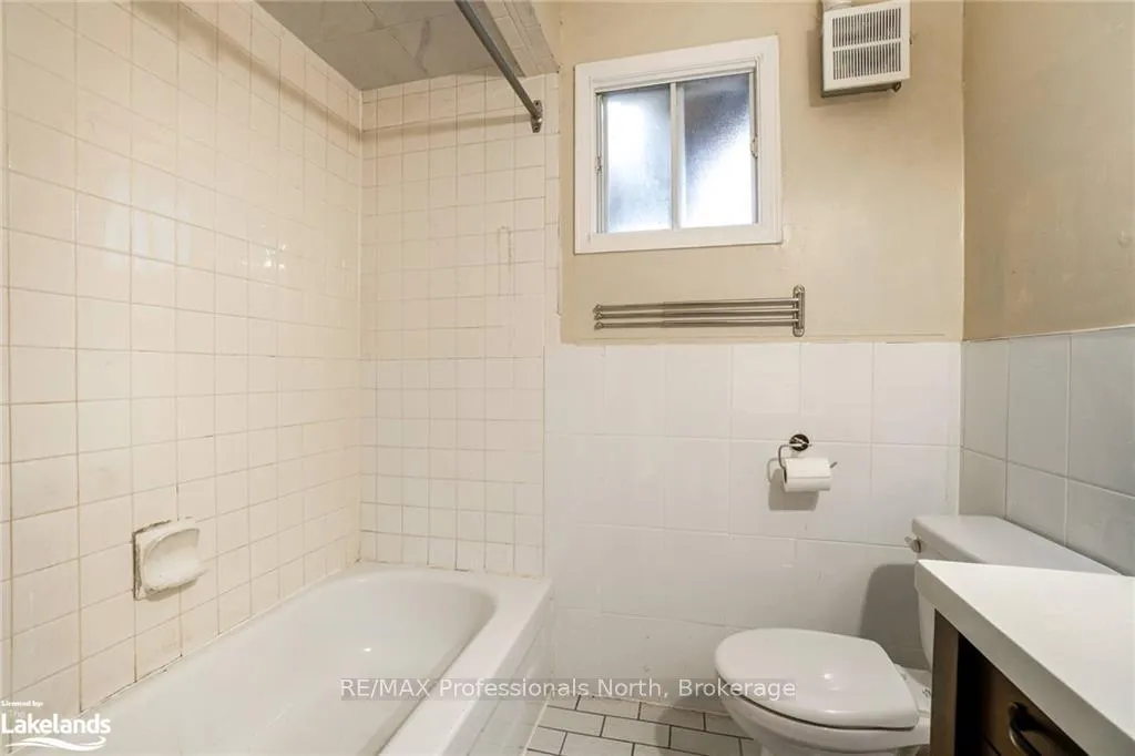 Photo 20 of 214 Gerrard Street E, Toronto, Cabbagetown-South St. James Town — HOMEH