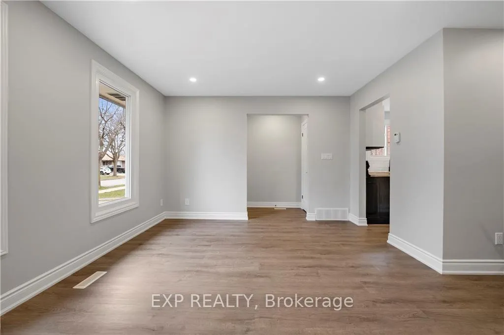 Photo 5 of Unit Upper, 8059 Aintree Drive, Niagara Falls, Ascot — HOMEH