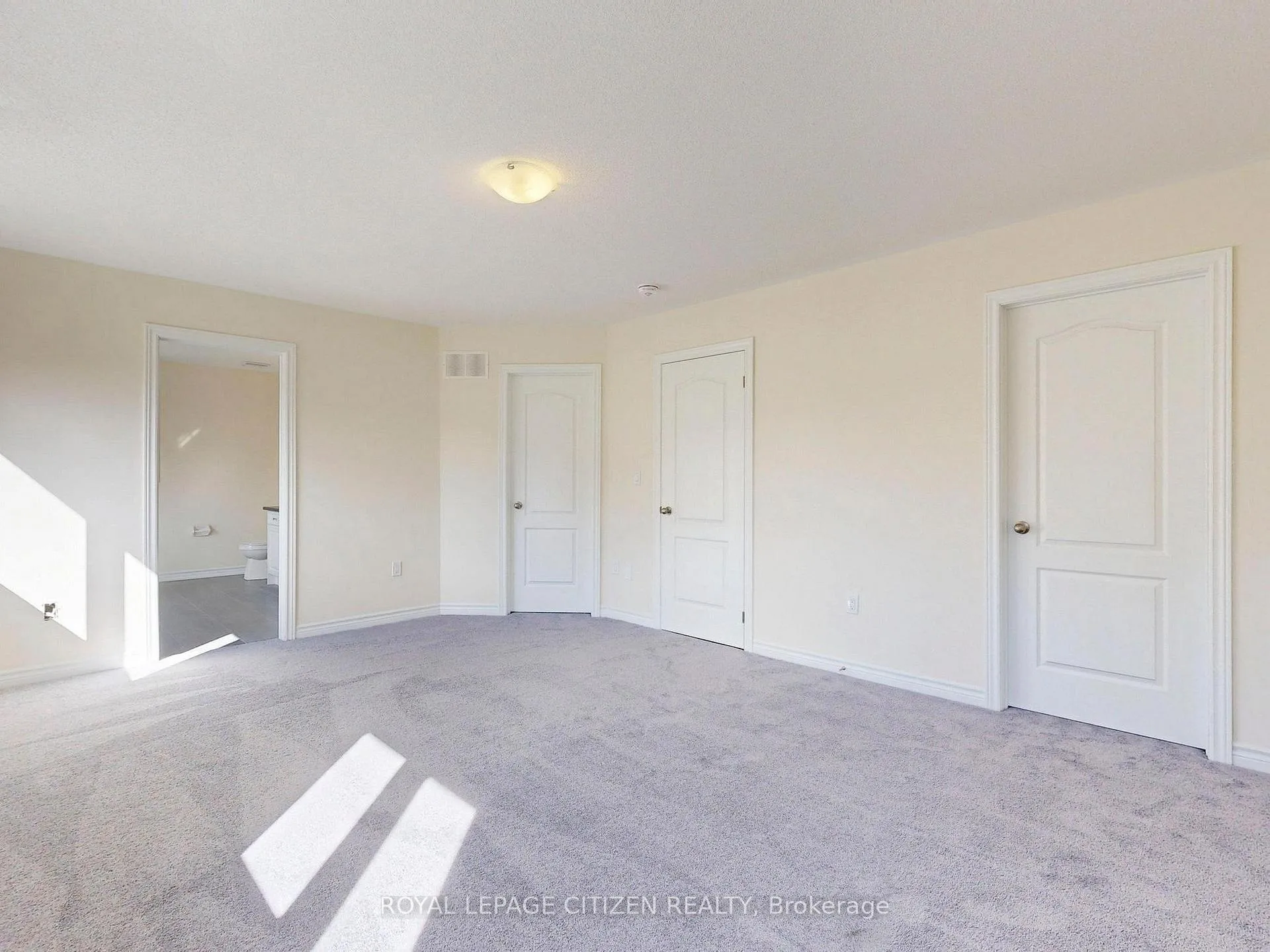 Photo 23 of 42 North Garden Boulevard, Scugog, Port Perry — HOMEH