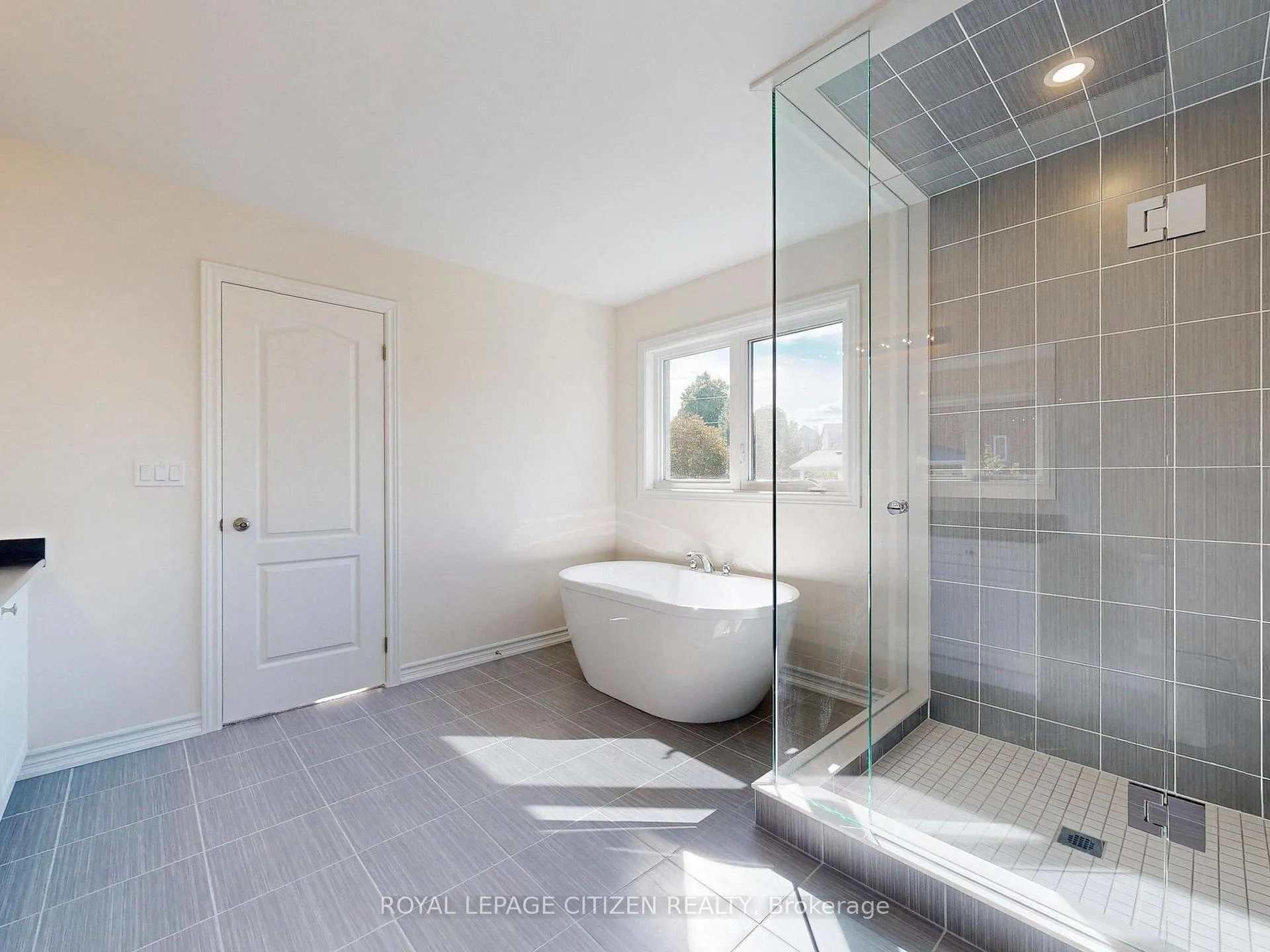 Photo 26 of 42 North Garden Boulevard, Scugog, Port Perry — HOMEH