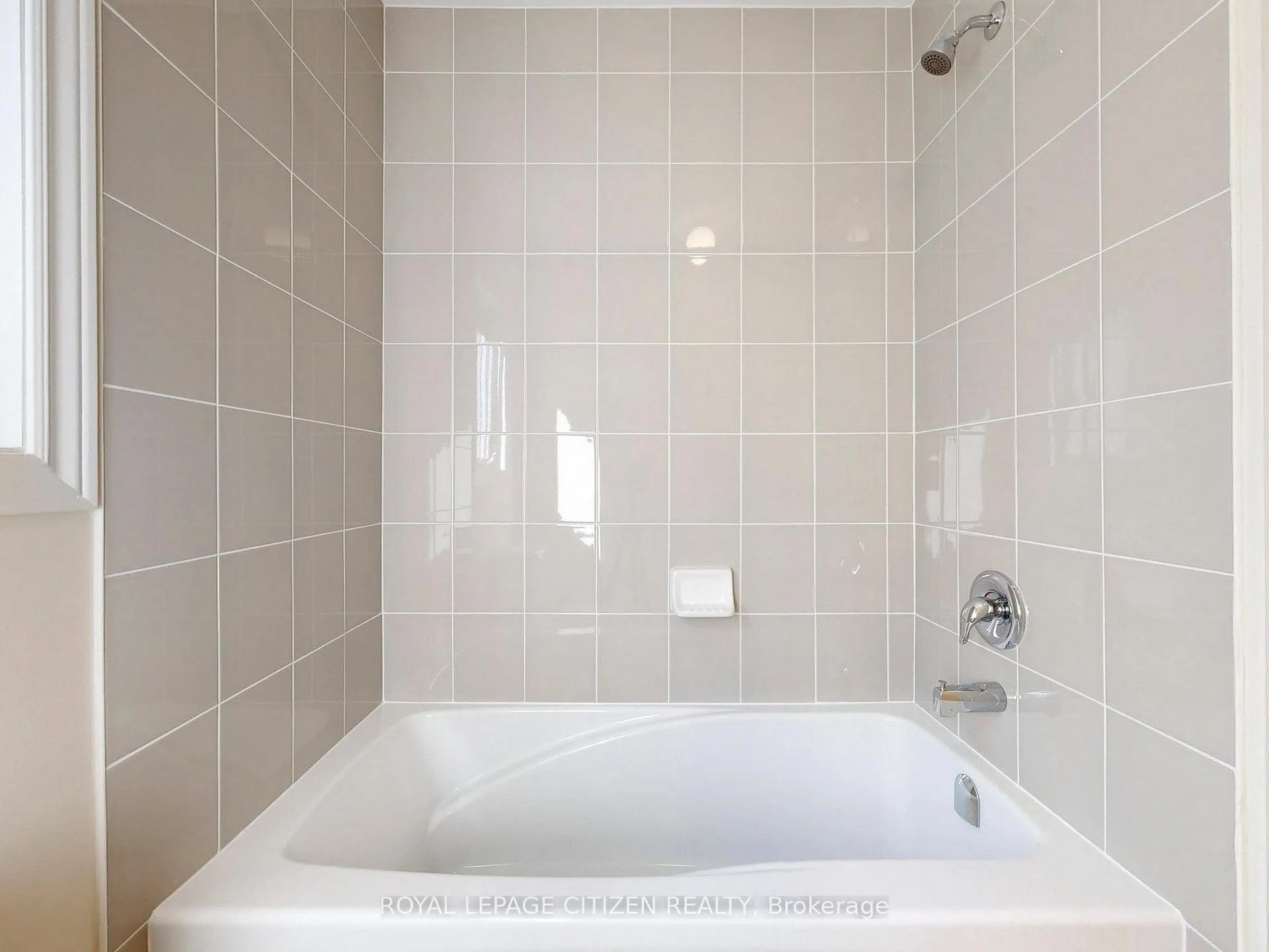 Photo 33 of 42 North Garden Boulevard, Scugog, Port Perry — HOMEH