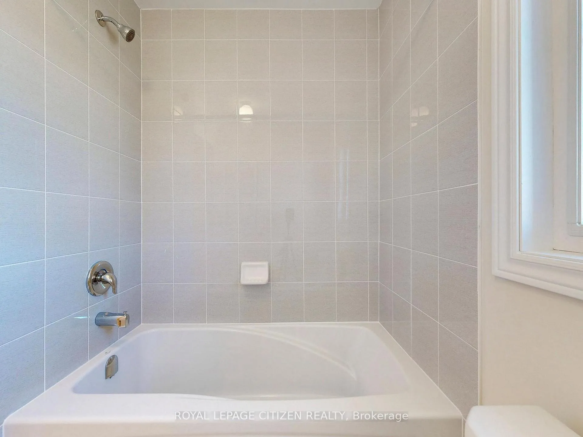 Photo 44 of 42 North Garden Boulevard, Scugog, Port Perry — HOMEH