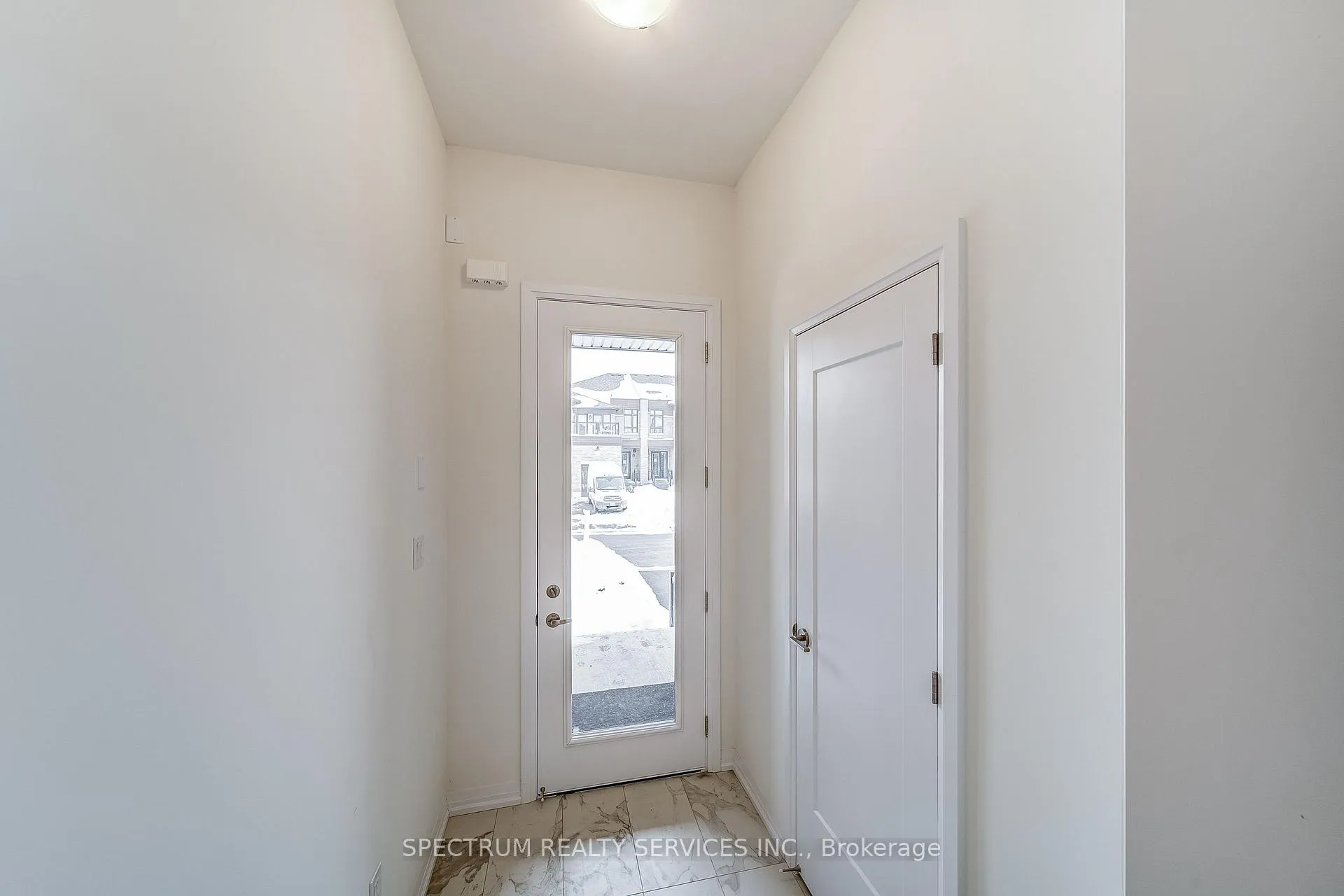 Photo 5 of 87 Adario Crescent, Vaughan, Vellore Village — HOMEH