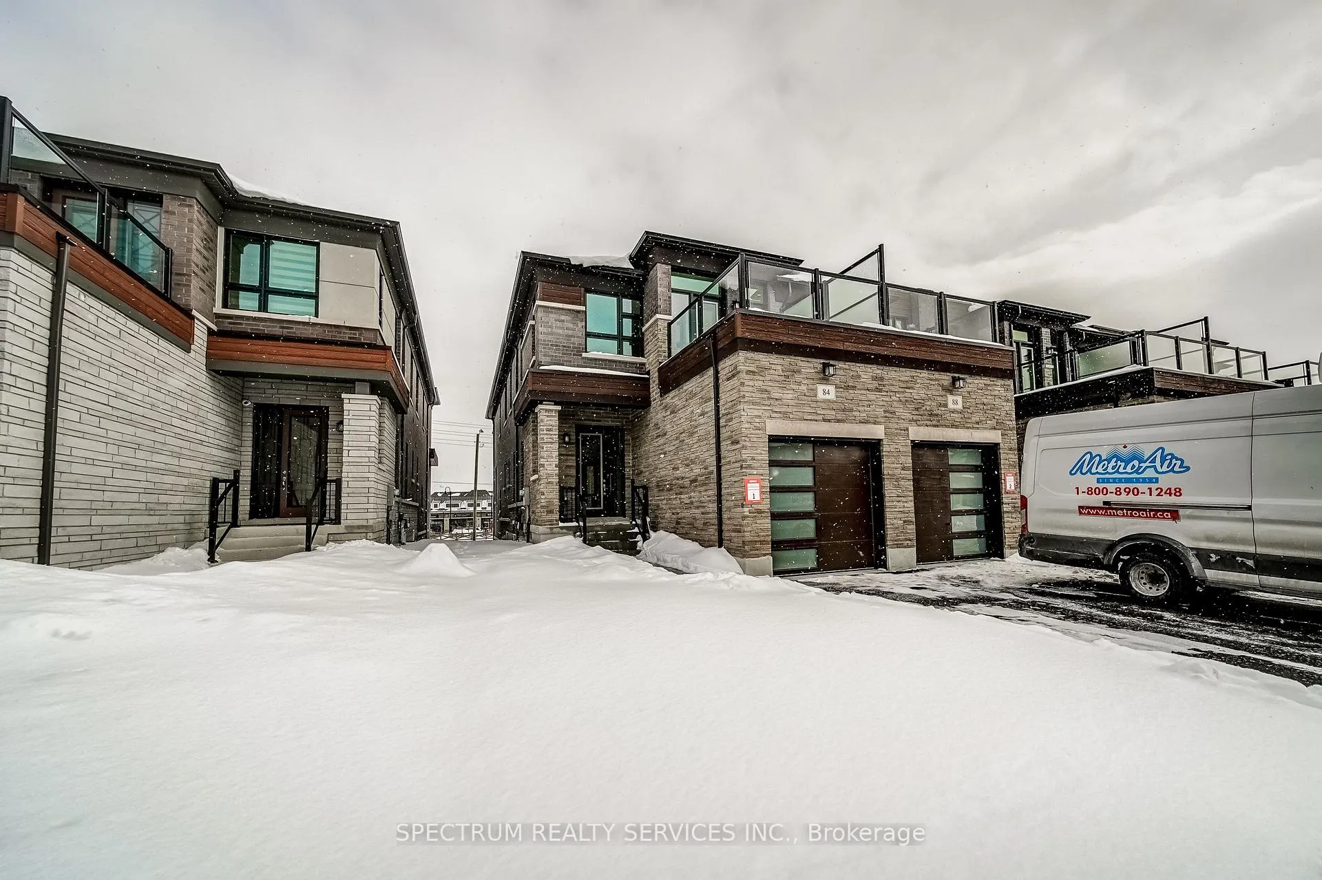 Photo 3 of 84 Adario Crescent, Vaughan, Vellore Village — HOMEH