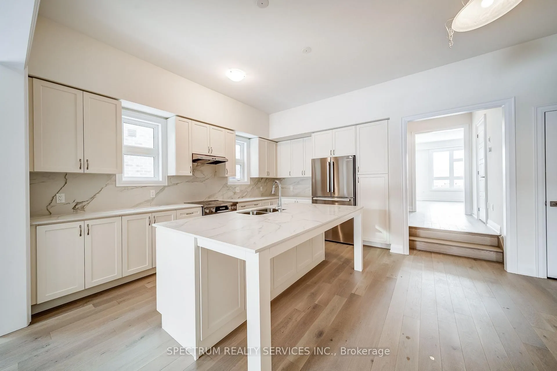 Photo 10 of 84 Adario Crescent, Vaughan, Vellore Village — HOMEH
