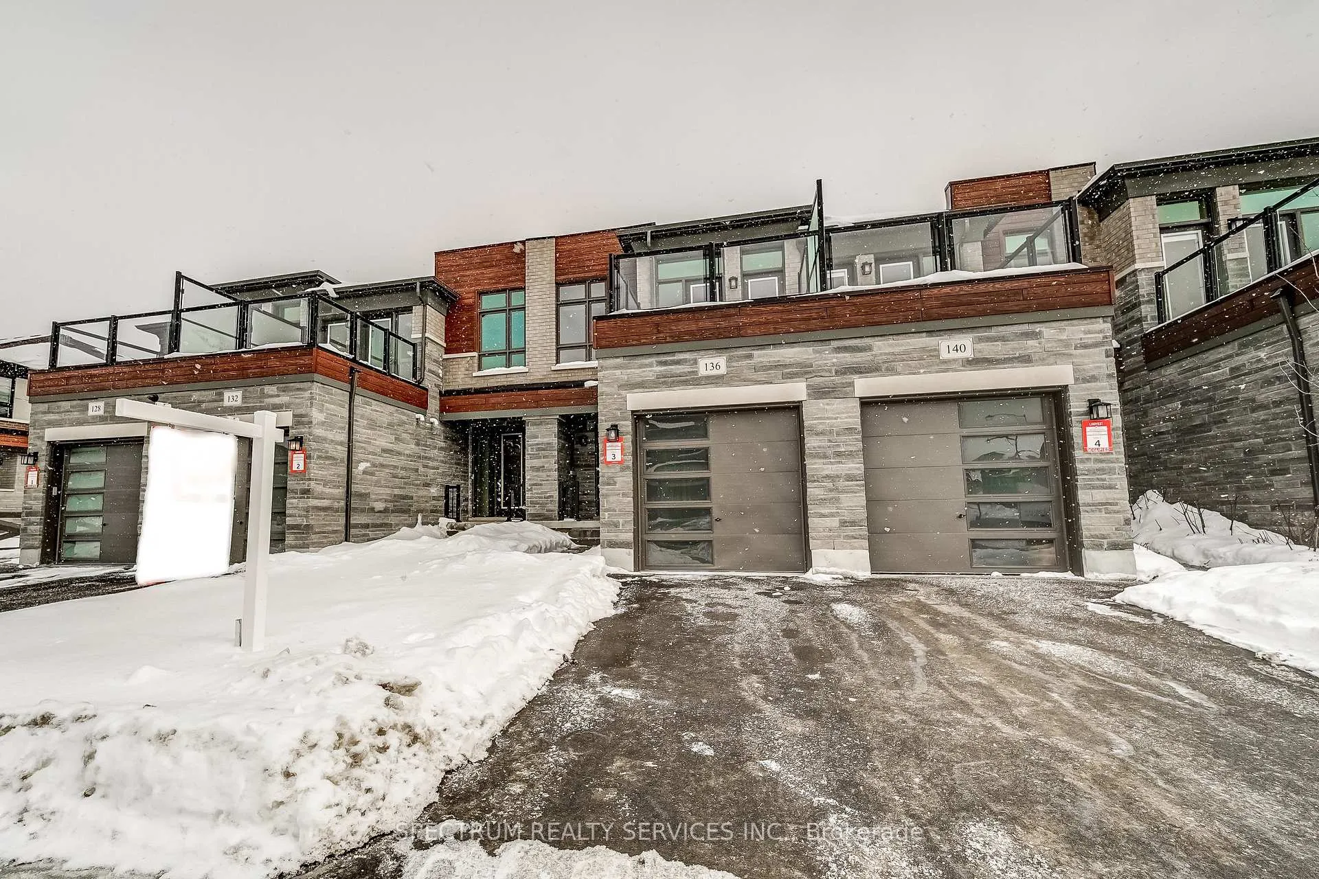 Photo 2 of 136 Adario Crescent, Vaughan, Vellore Village — HOMEH
