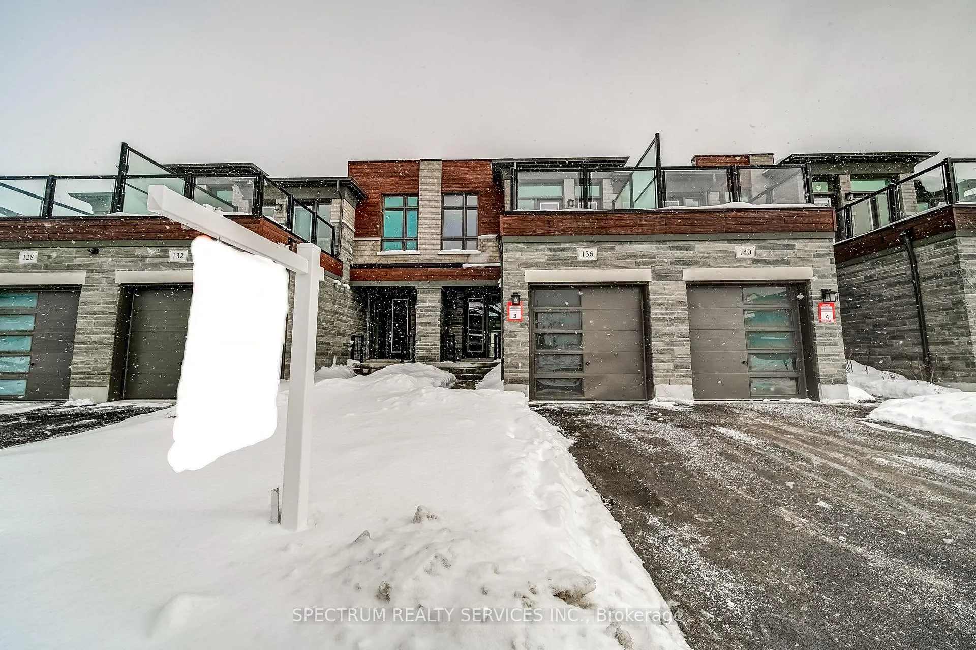 Photo 3 of 136 Adario Crescent, Vaughan, Vellore Village — HOMEH
