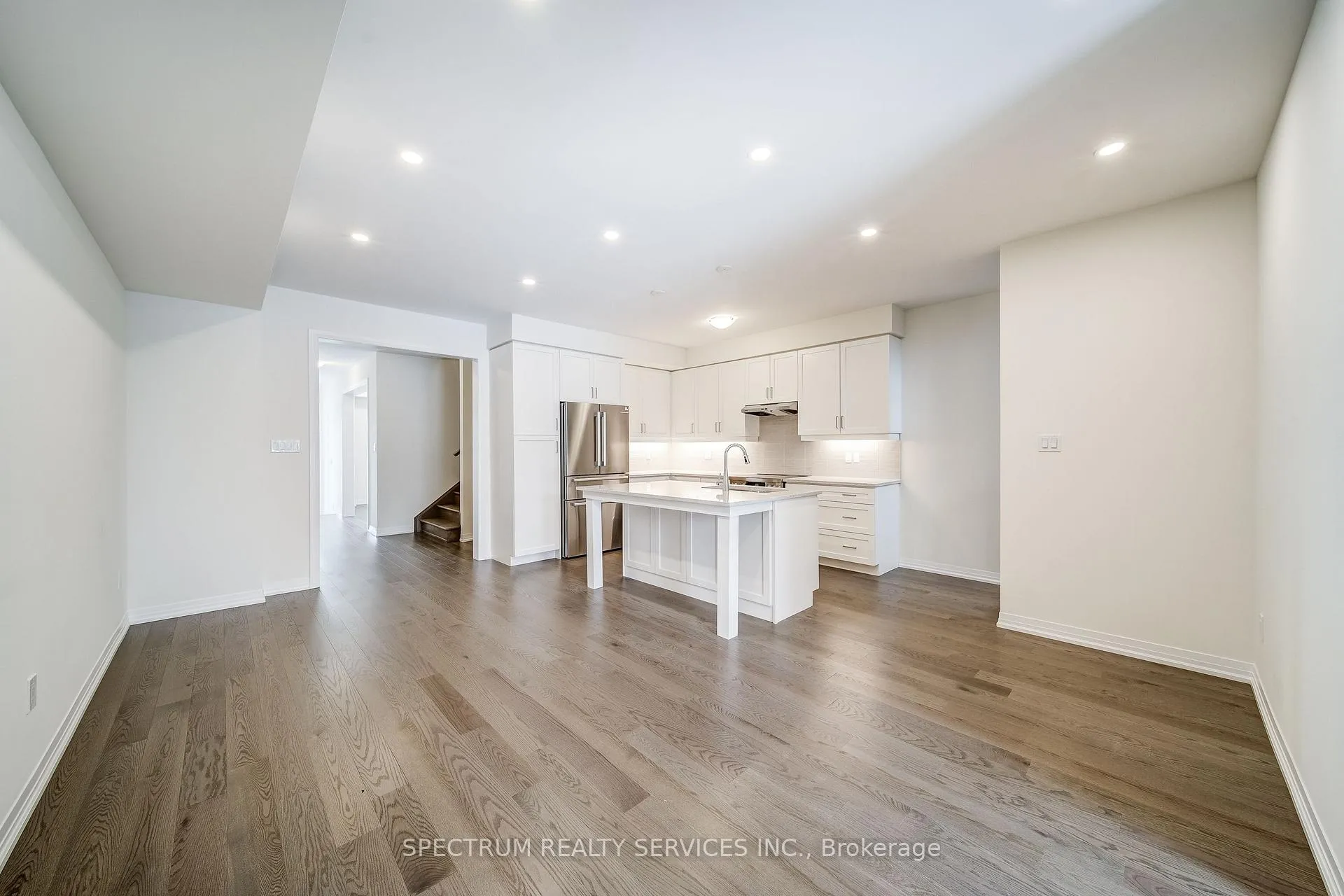 Photo 5 of 136 Adario Crescent, Vaughan, Vellore Village — HOMEH