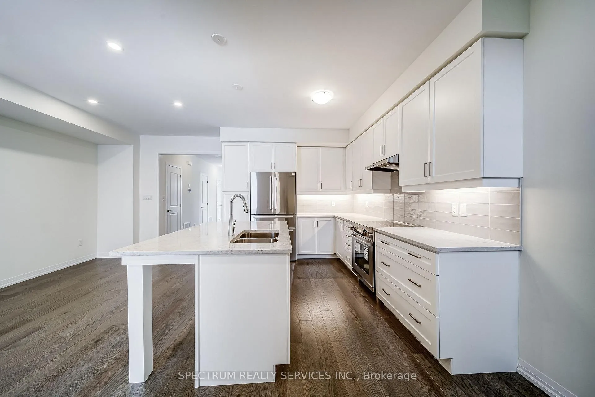 Photo 7 of 136 Adario Crescent, Vaughan, Vellore Village — HOMEH