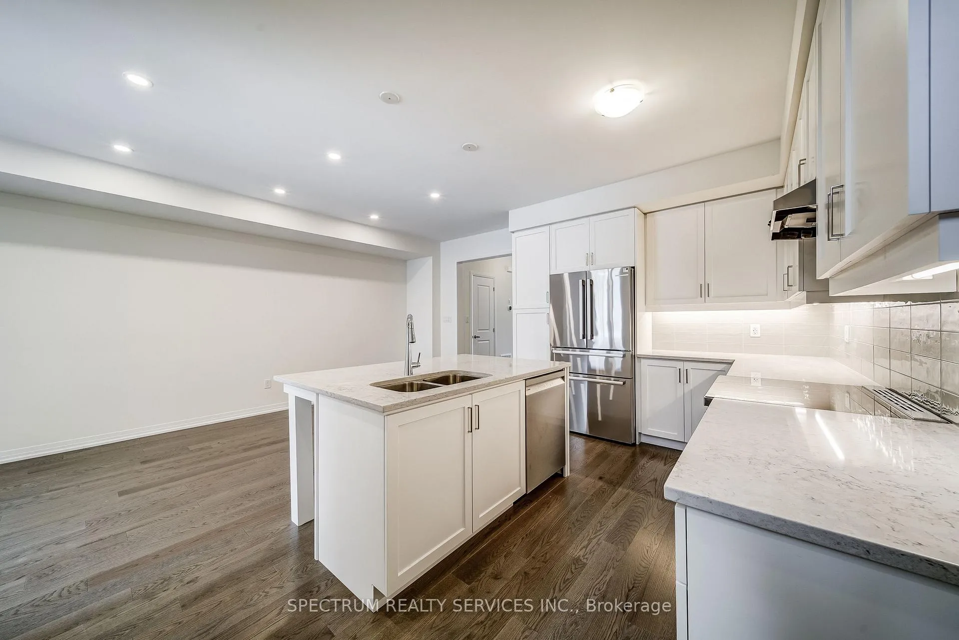Photo 8 of 136 Adario Crescent, Vaughan, Vellore Village — HOMEH