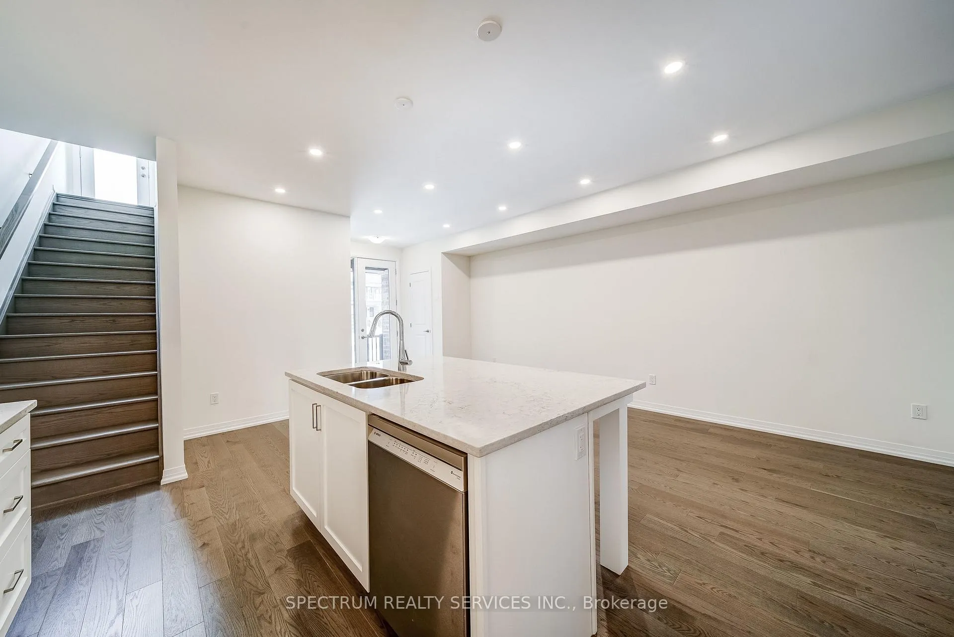 Photo 9 of 136 Adario Crescent, Vaughan, Vellore Village — HOMEH