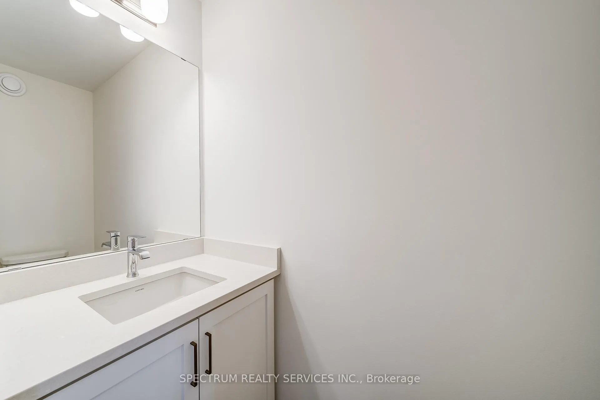 Photo 11 of 136 Adario Crescent, Vaughan, Vellore Village — HOMEH