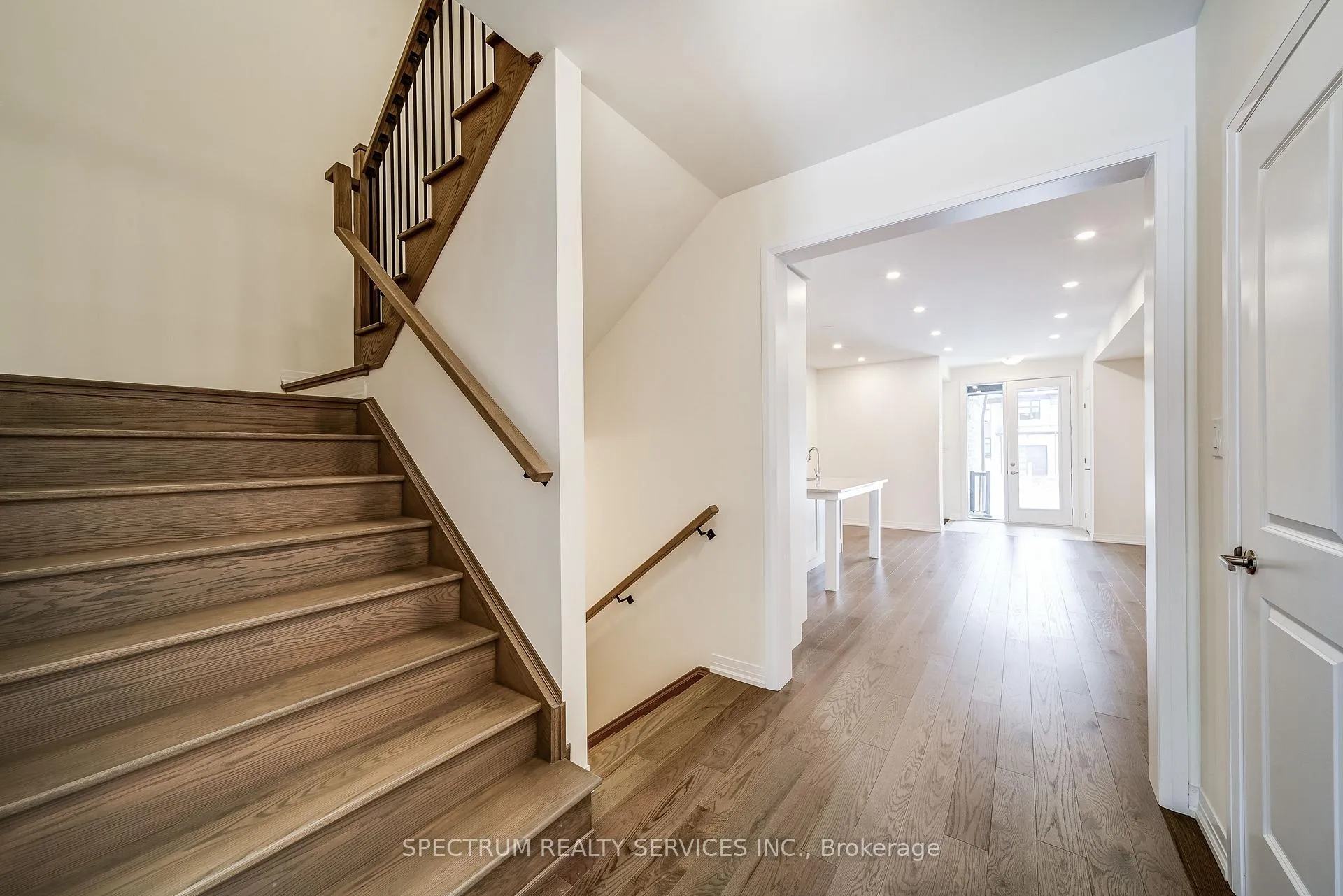 Photo 12 of 136 Adario Crescent, Vaughan, Vellore Village — HOMEH