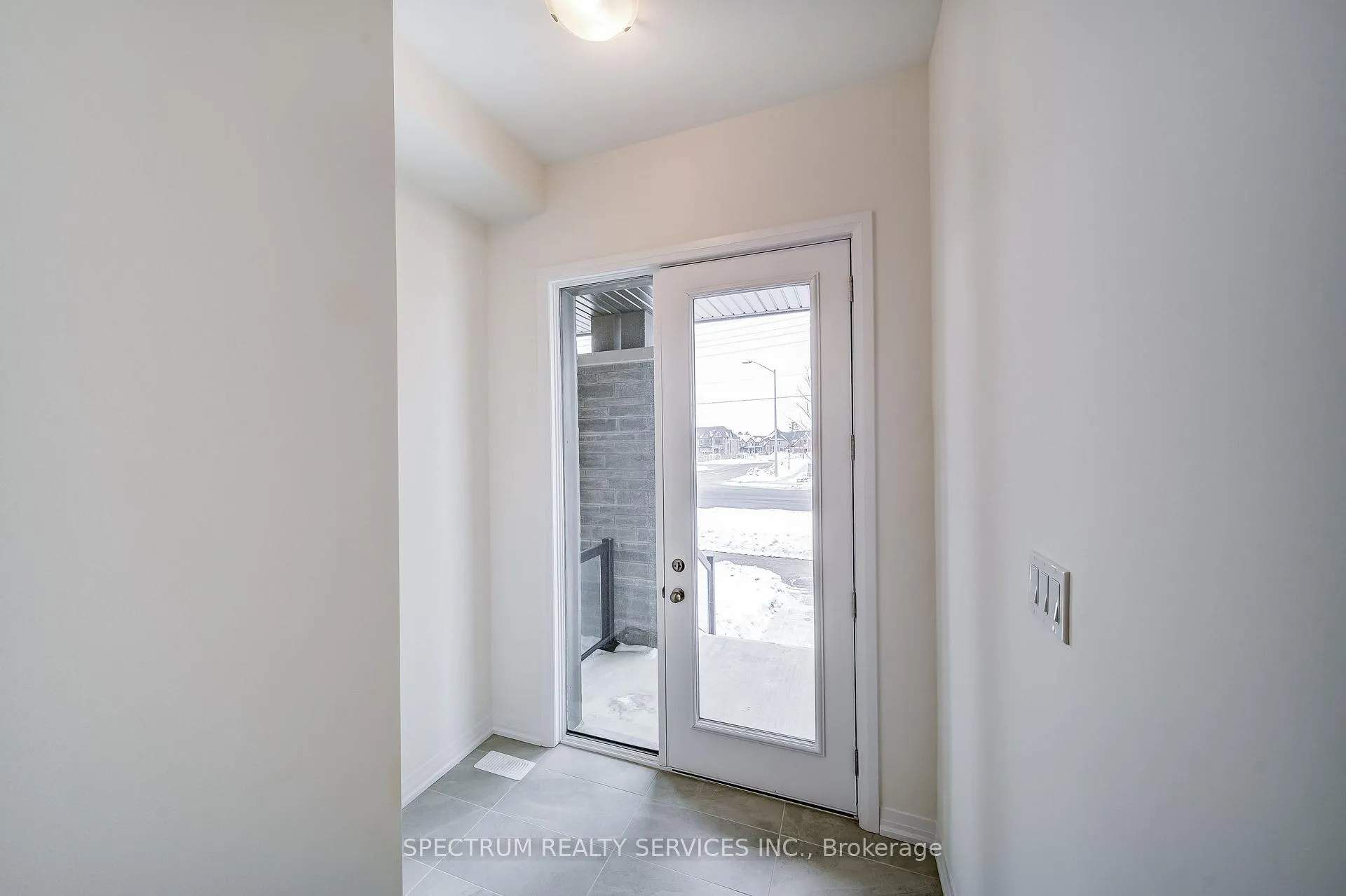 Photo 15 of 136 Adario Crescent, Vaughan, Vellore Village — HOMEH