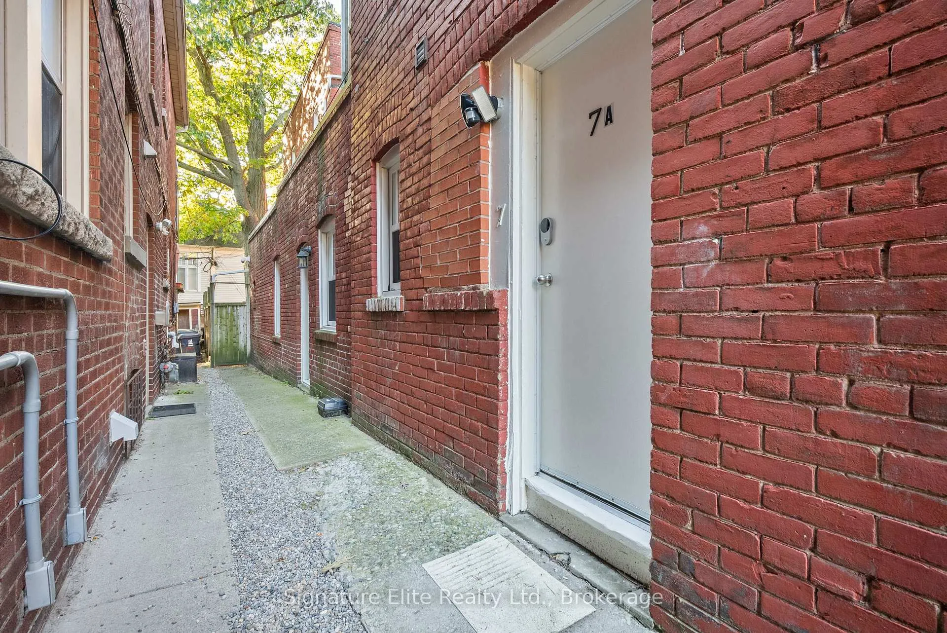 Photo 2 of Unit 7A, 2461 Queen Street E, Toronto, The Beaches — HOMEH