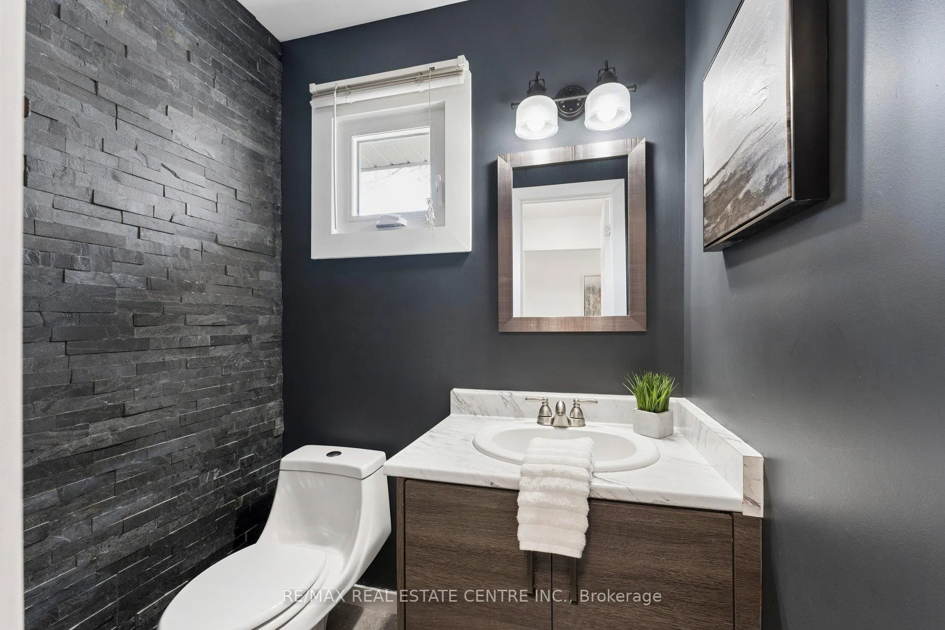 Photo 7 of 152 Primrose Crescent, Brampton, Heart Lake West — HOMEH