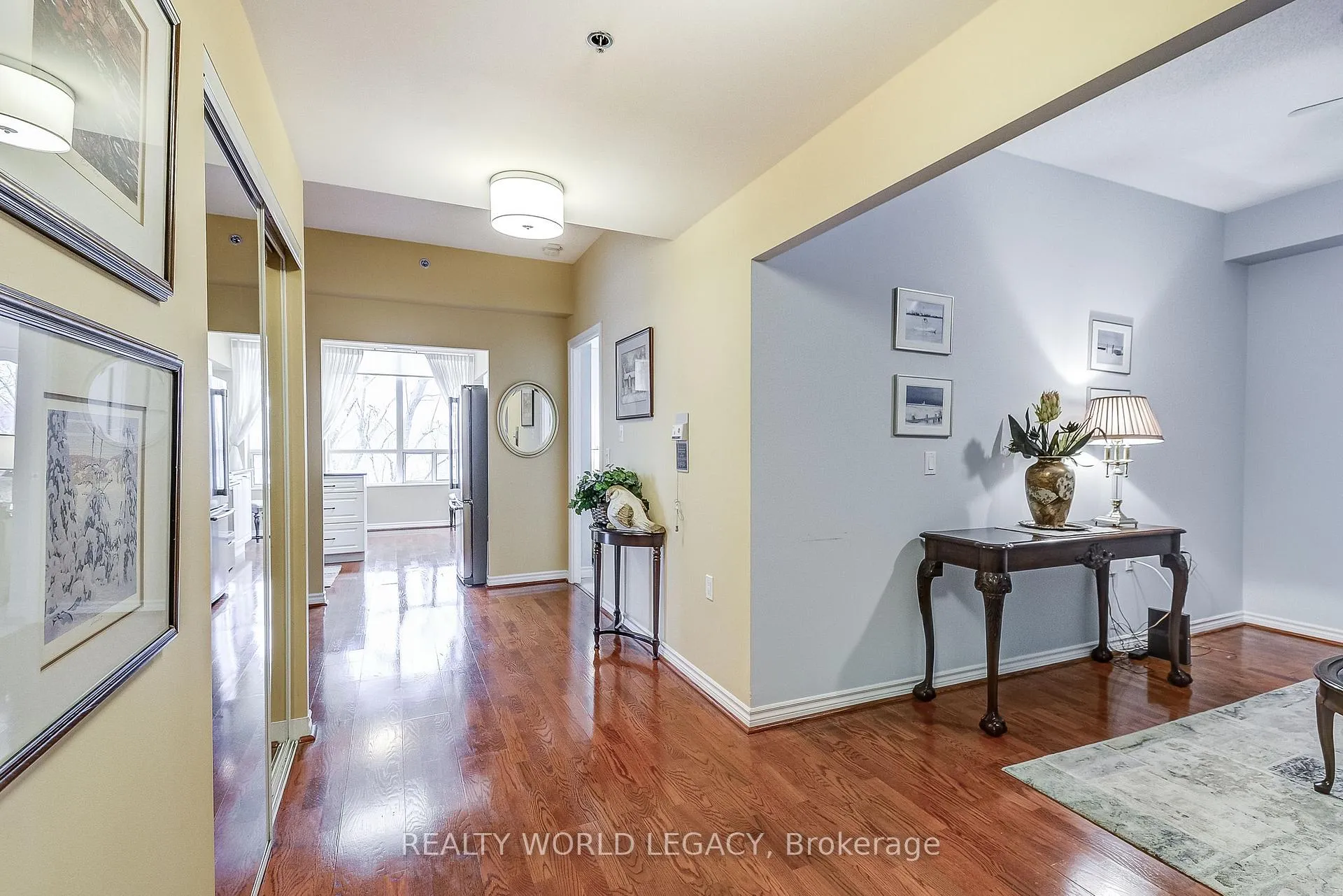 Photo 2 of Unit 2509, 100 Burloak Drive, Burlington, Appleby — HOMEH