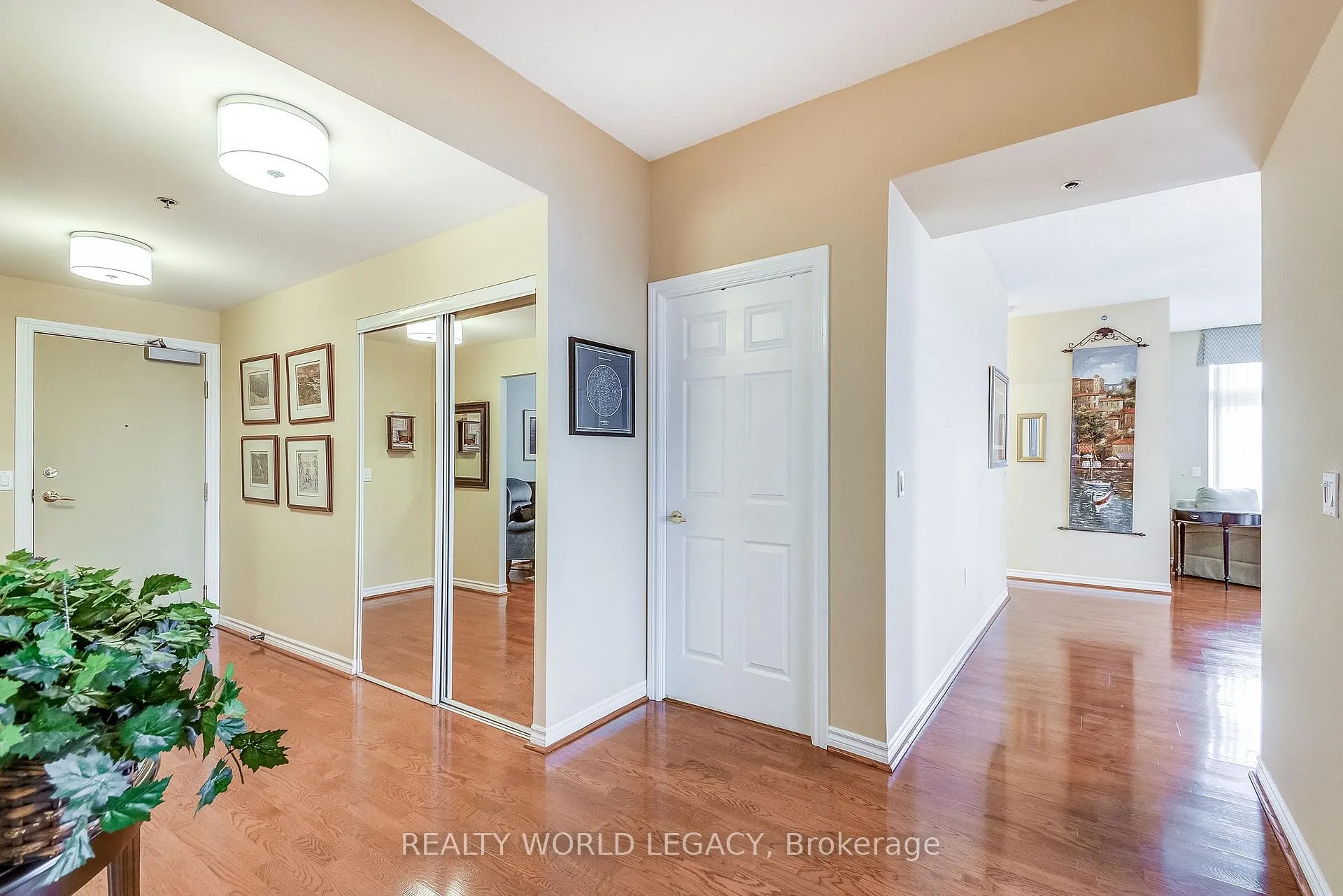 Photo 6 of Unit 2509, 100 Burloak Drive, Burlington, Appleby — HOMEH