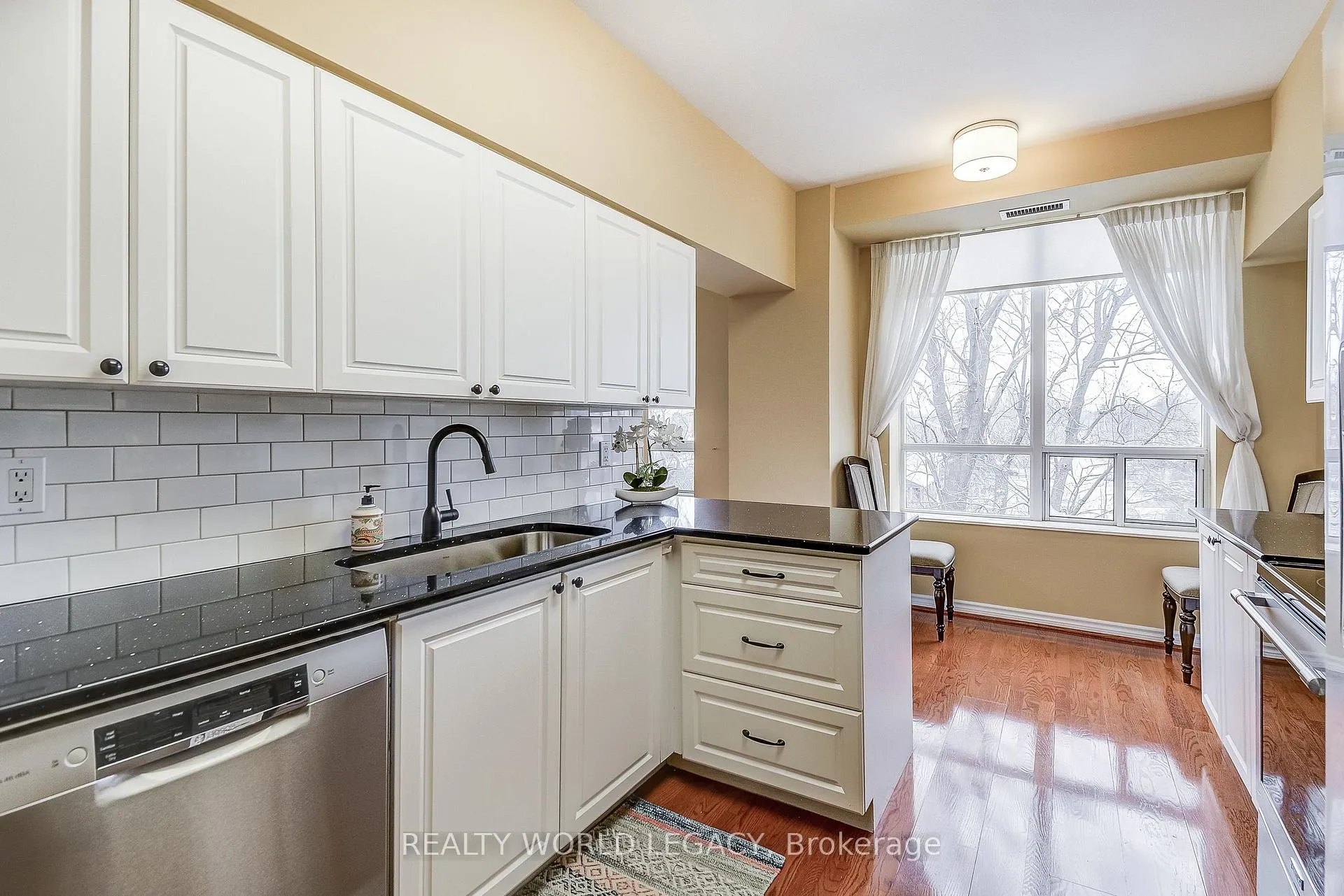 Photo 7 of Unit 2509, 100 Burloak Drive, Burlington, Appleby — HOMEH