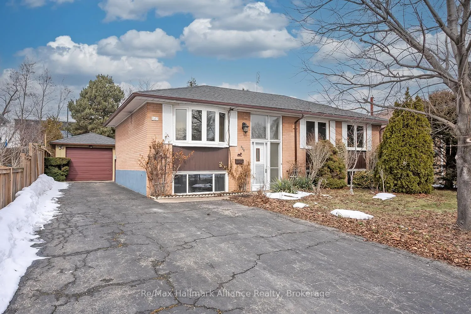 Photo 1 of 543 Pinegrove Road, Oakville, West — HOMEH