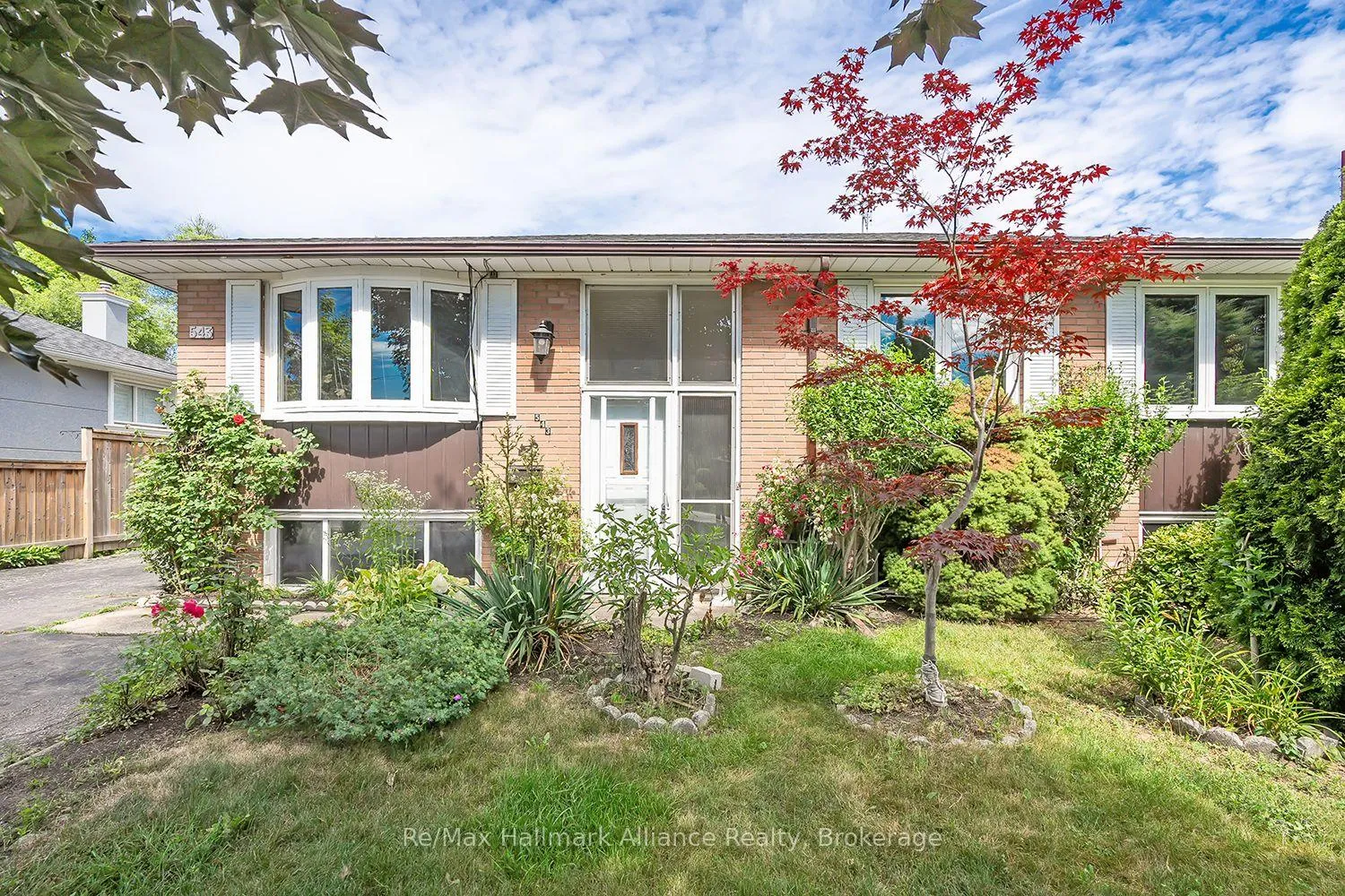 Photo 3 of 543 Pinegrove Road, Oakville, West — HOMEH