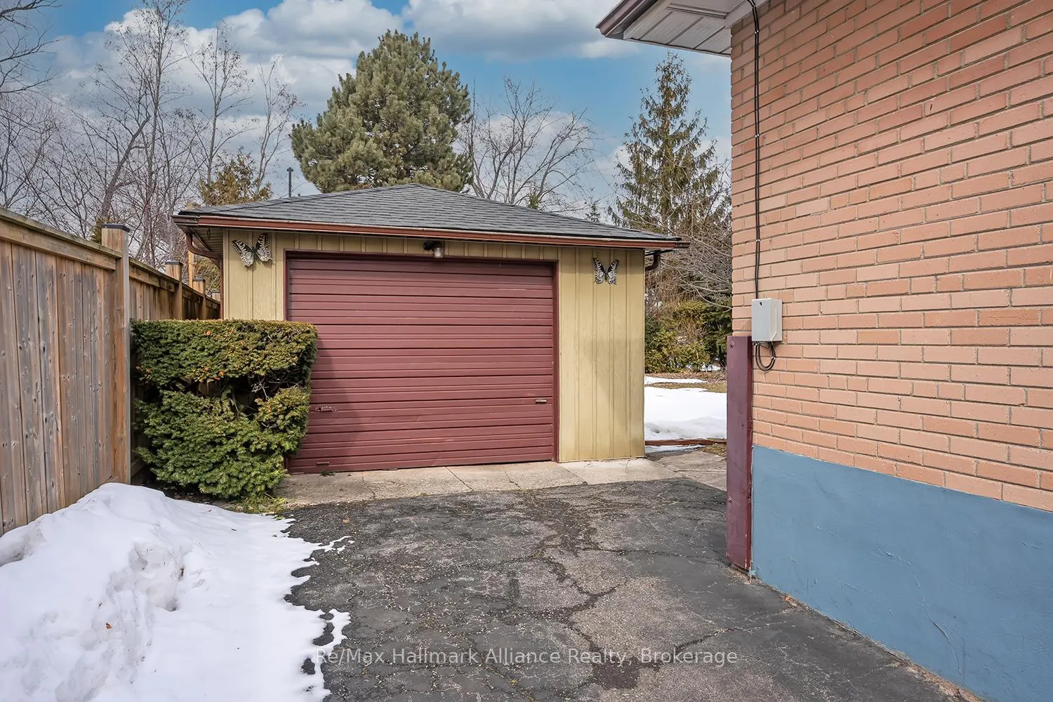 Photo 4 of 543 Pinegrove Road, Oakville, West — HOMEH
