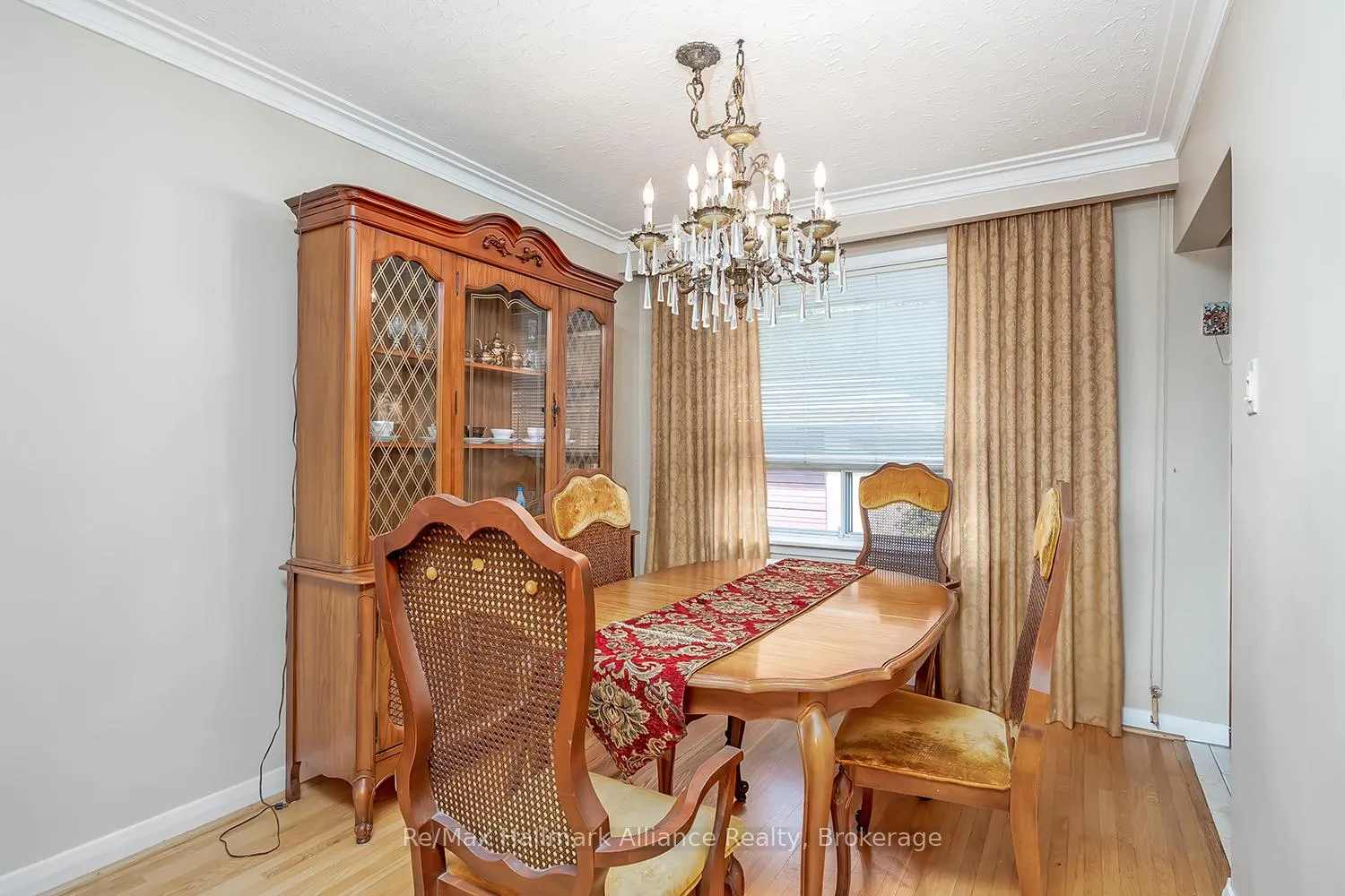 Photo 10 of 543 Pinegrove Road, Oakville, West — HOMEH