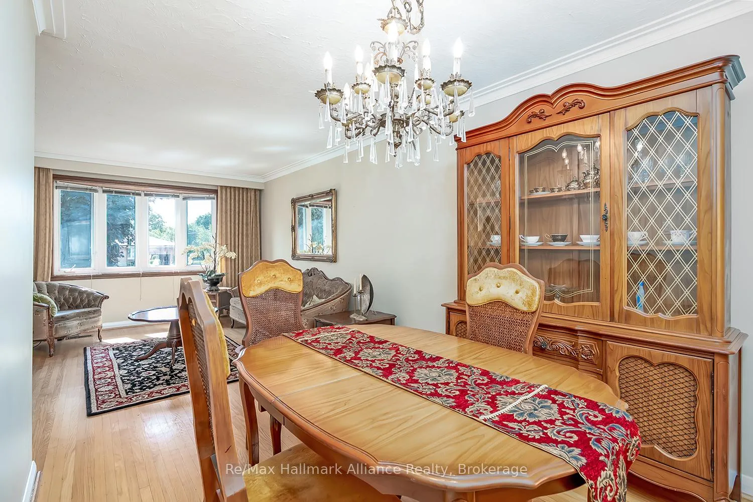 Photo 11 of 543 Pinegrove Road, Oakville, West — HOMEH