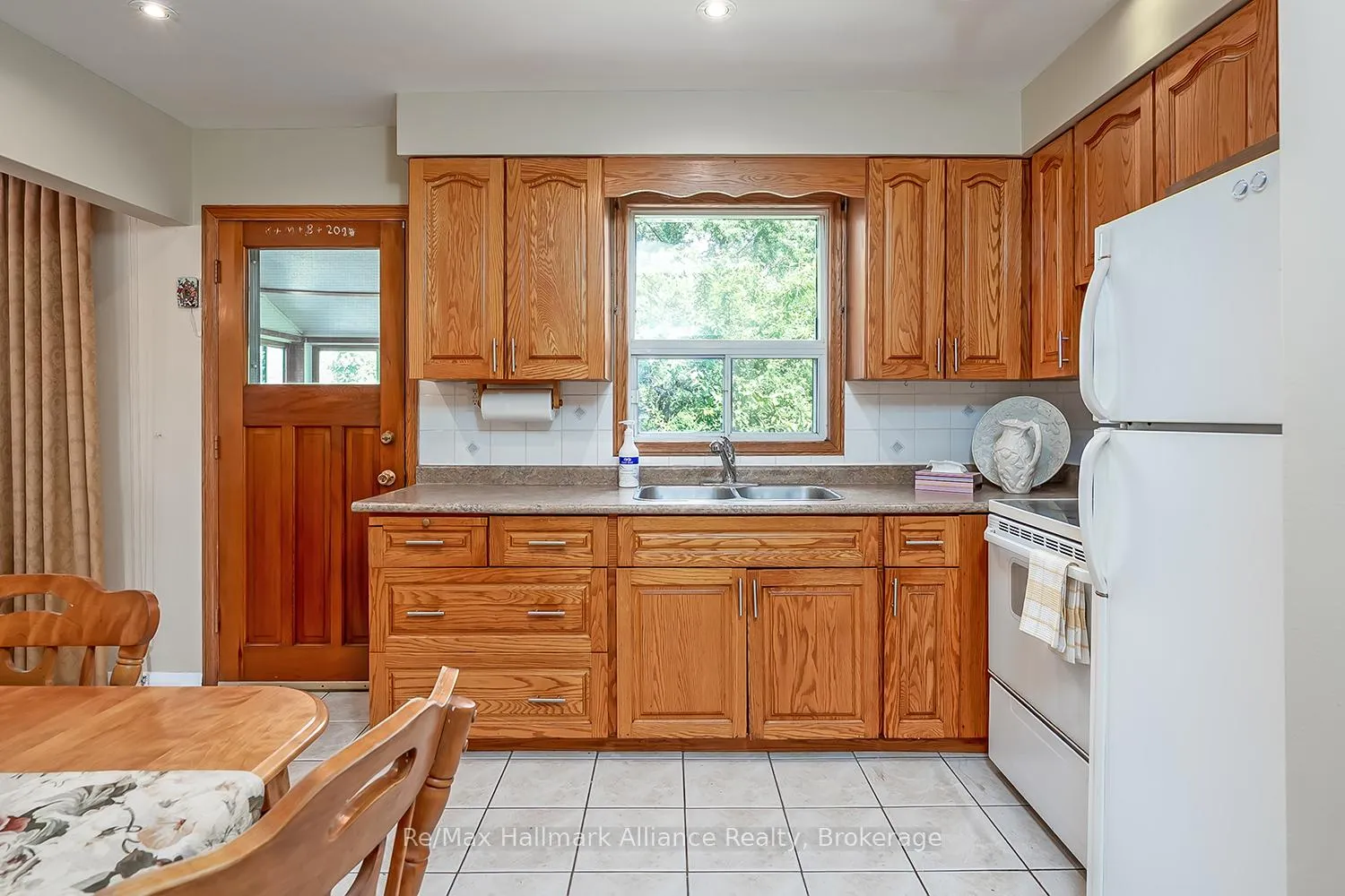 Photo 14 of 543 Pinegrove Road, Oakville, West — HOMEH