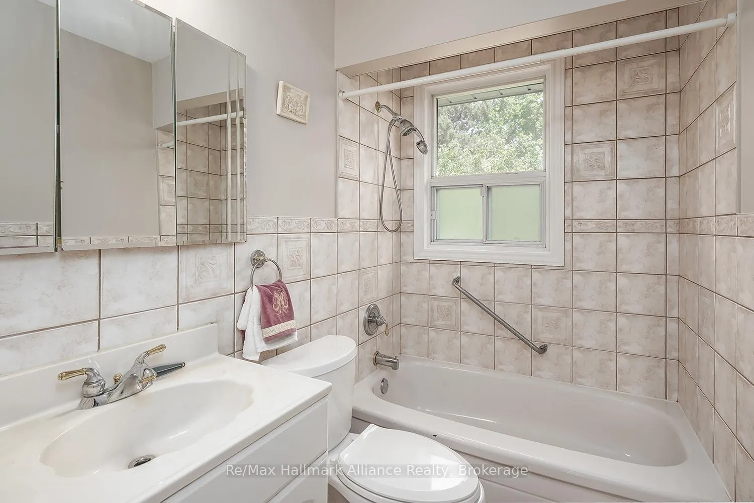 Photo 22 of 543 Pinegrove Road, Oakville, West — HOMEH